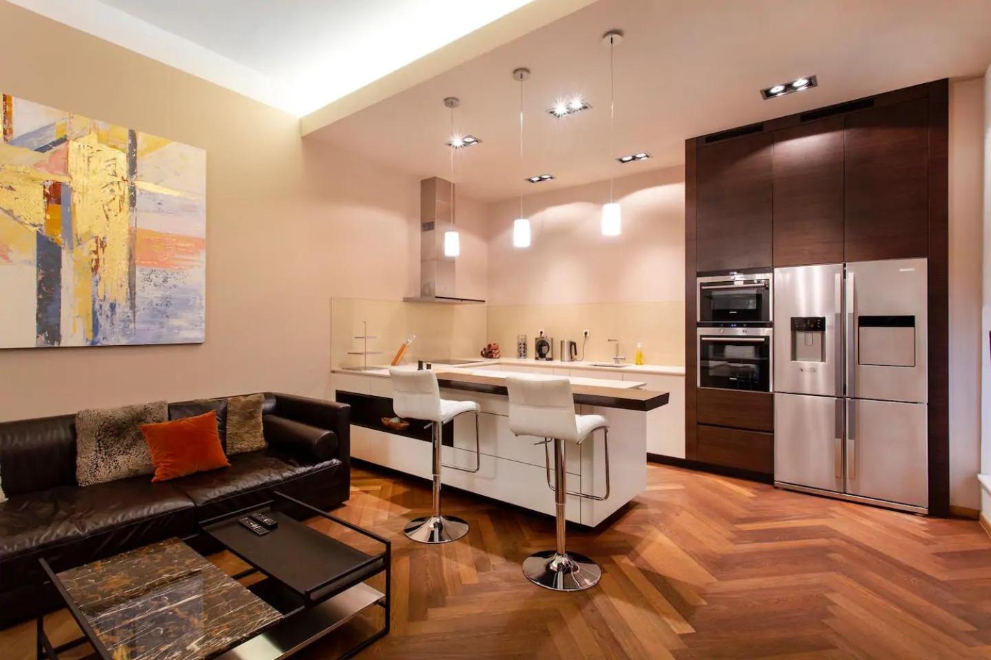 Address Deluxe Downtown view 4