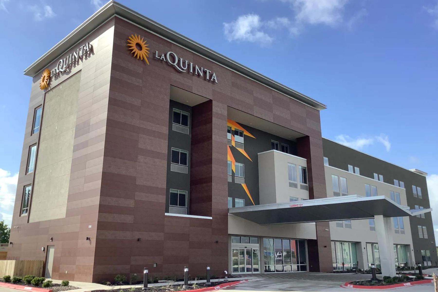 Hotel La Quinta Inn & Suites by Wyndham Corpus Christi Southeast - Image 1