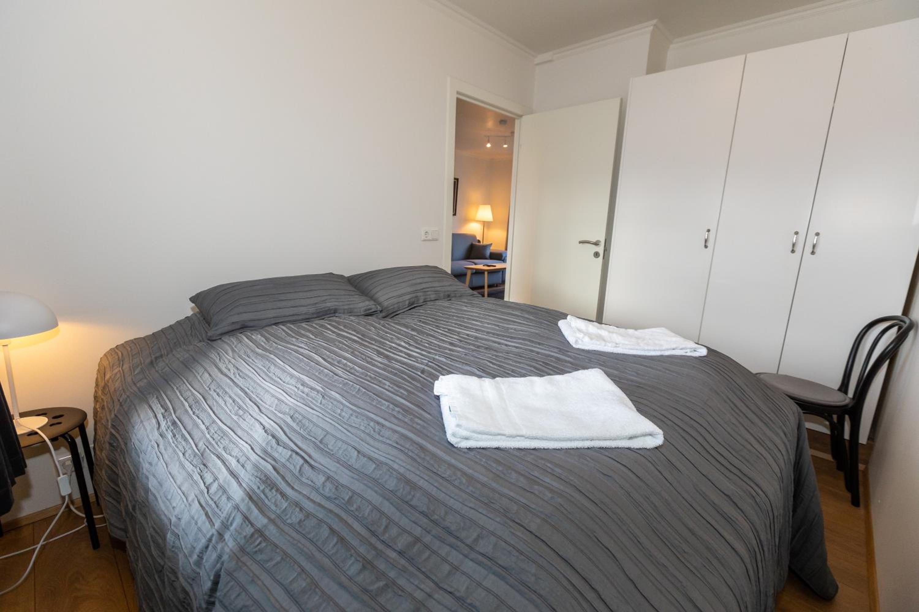 Central Apartment with Two bedrooms and Balcony- Strandgata 9 view 3