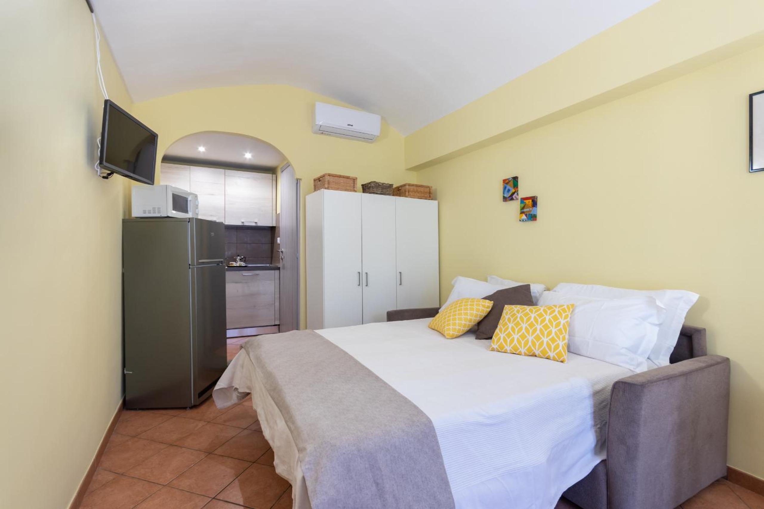 Nizza Studio Apartments by Wonderful Italy view 4