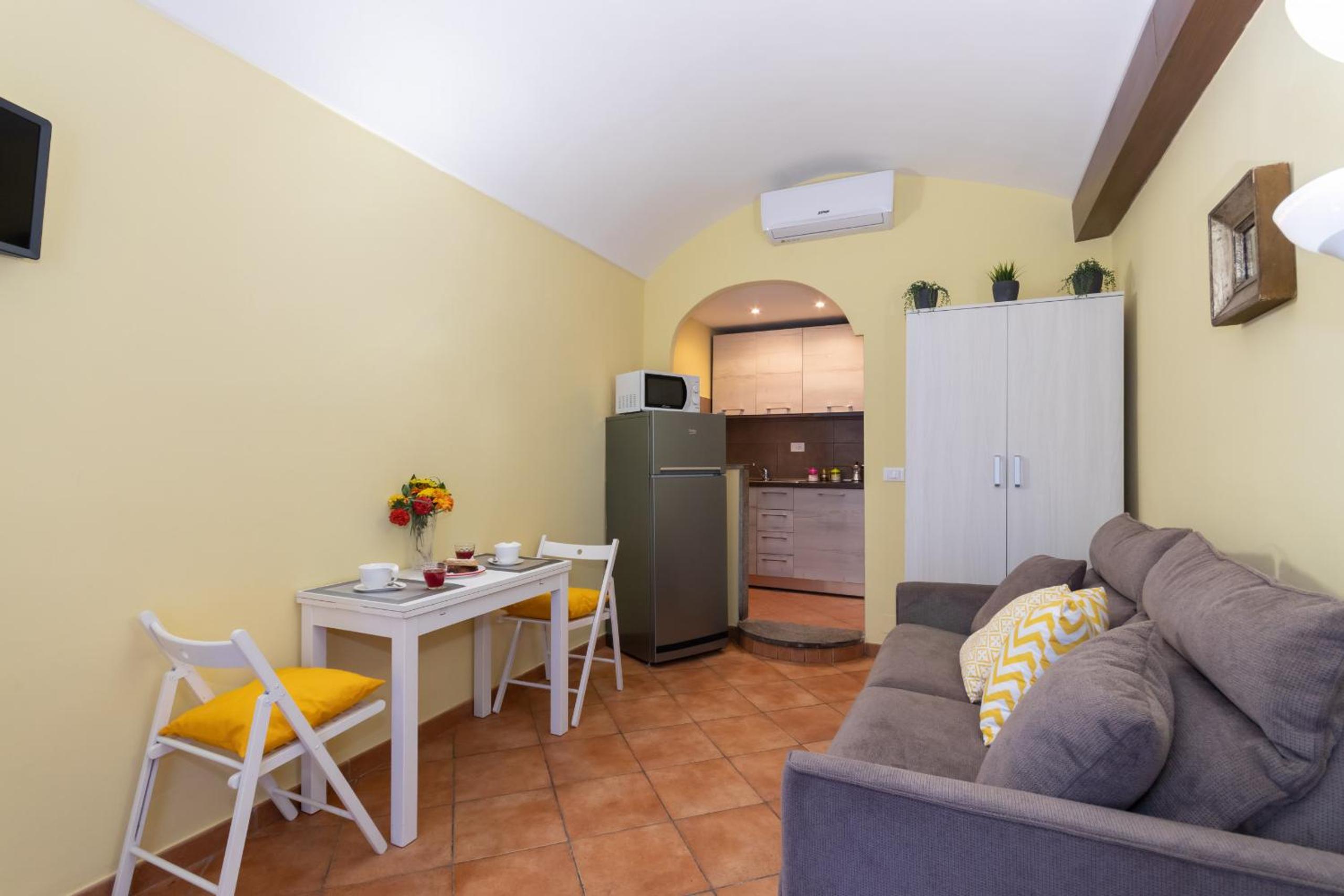 Nizza Studio Apartments by Wonderful Italy view 5