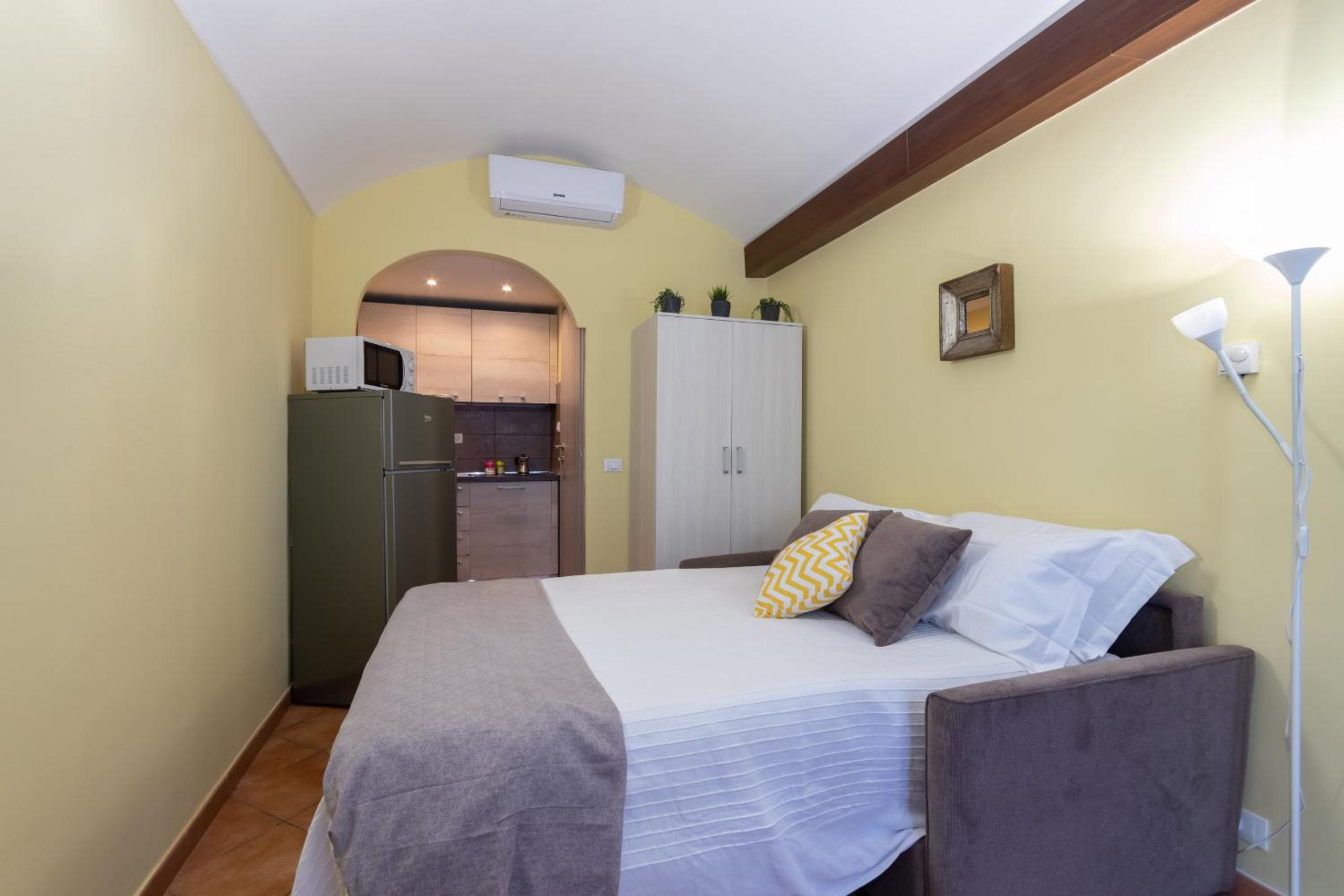 Nizza Studio Apartments by Wonderful Italy view 3