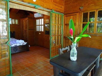 FLOR DE PARAISO BUNGALOWS