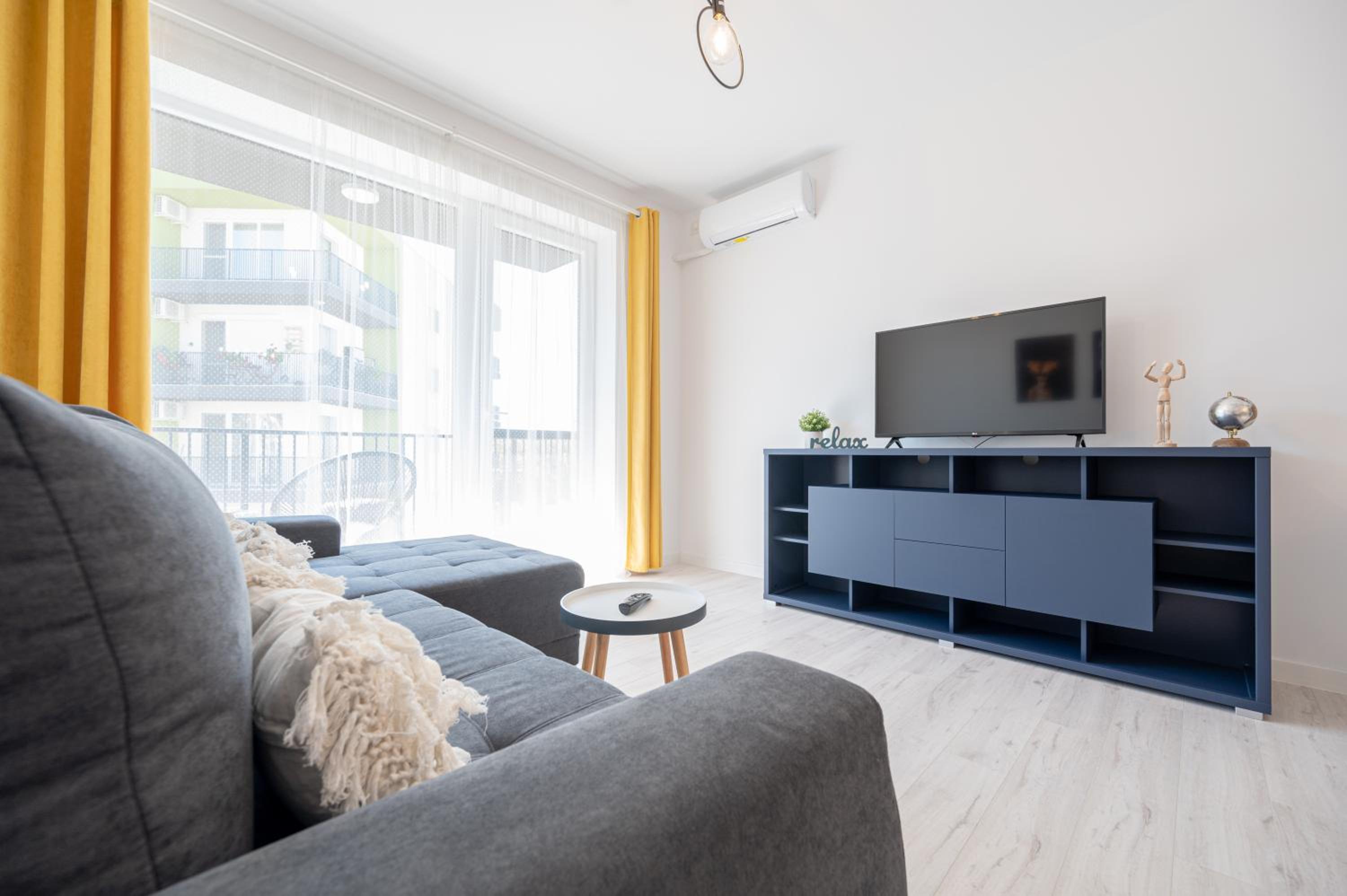 Trendy flat by the University view 2