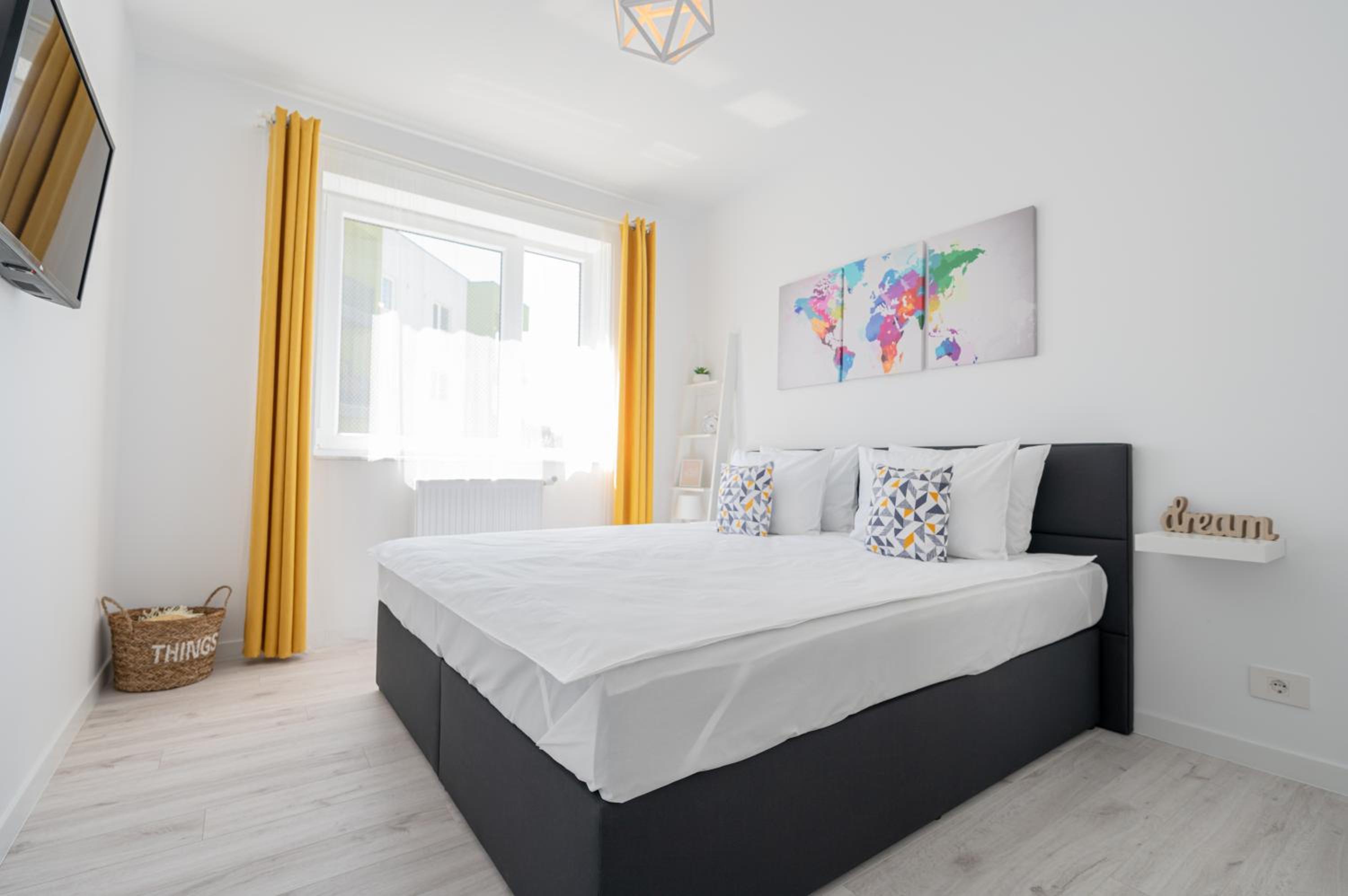 Trendy flat by the University view 5