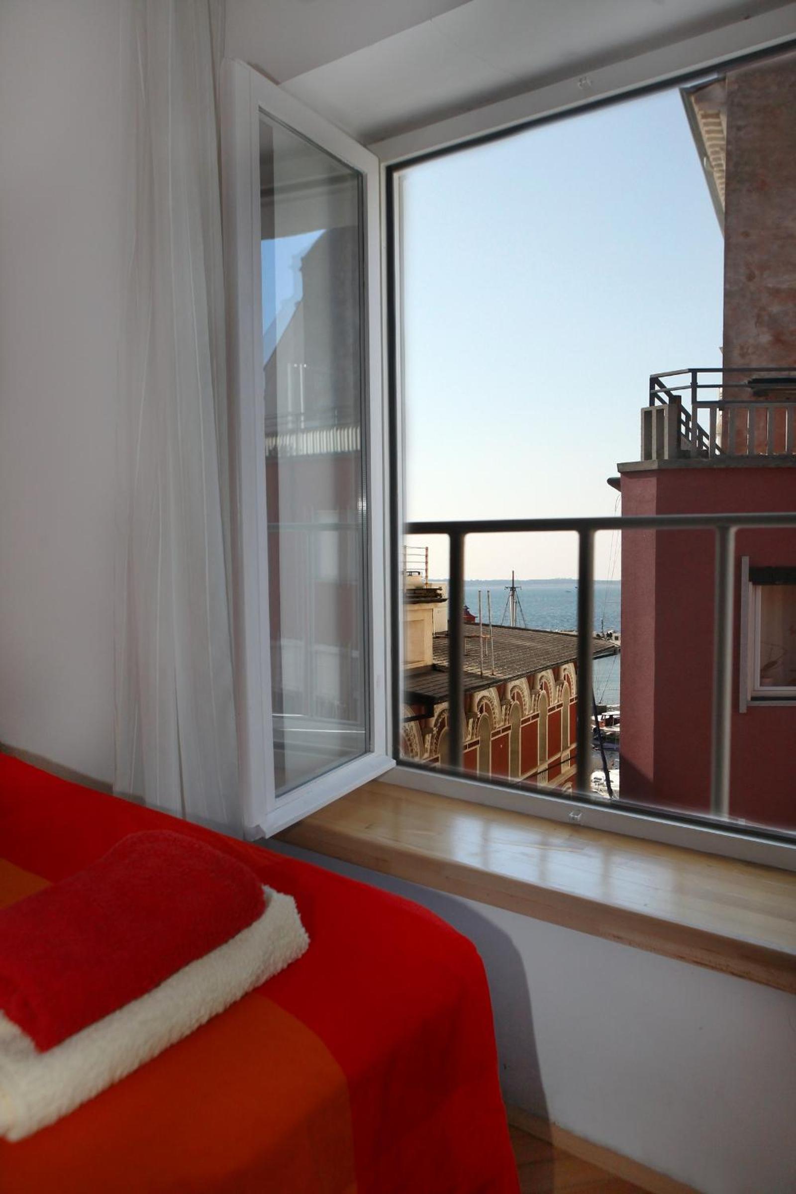 Spacious Piran Central Apartment for 5 Pax BG view 5
