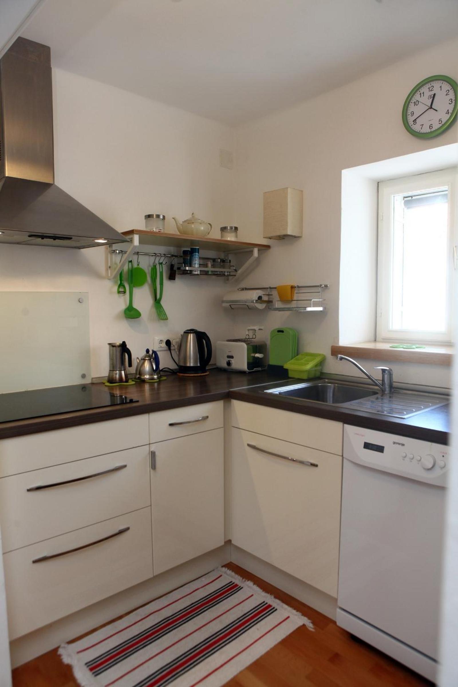 Spacious Piran Central Apartment for 5 Pax BG view 3