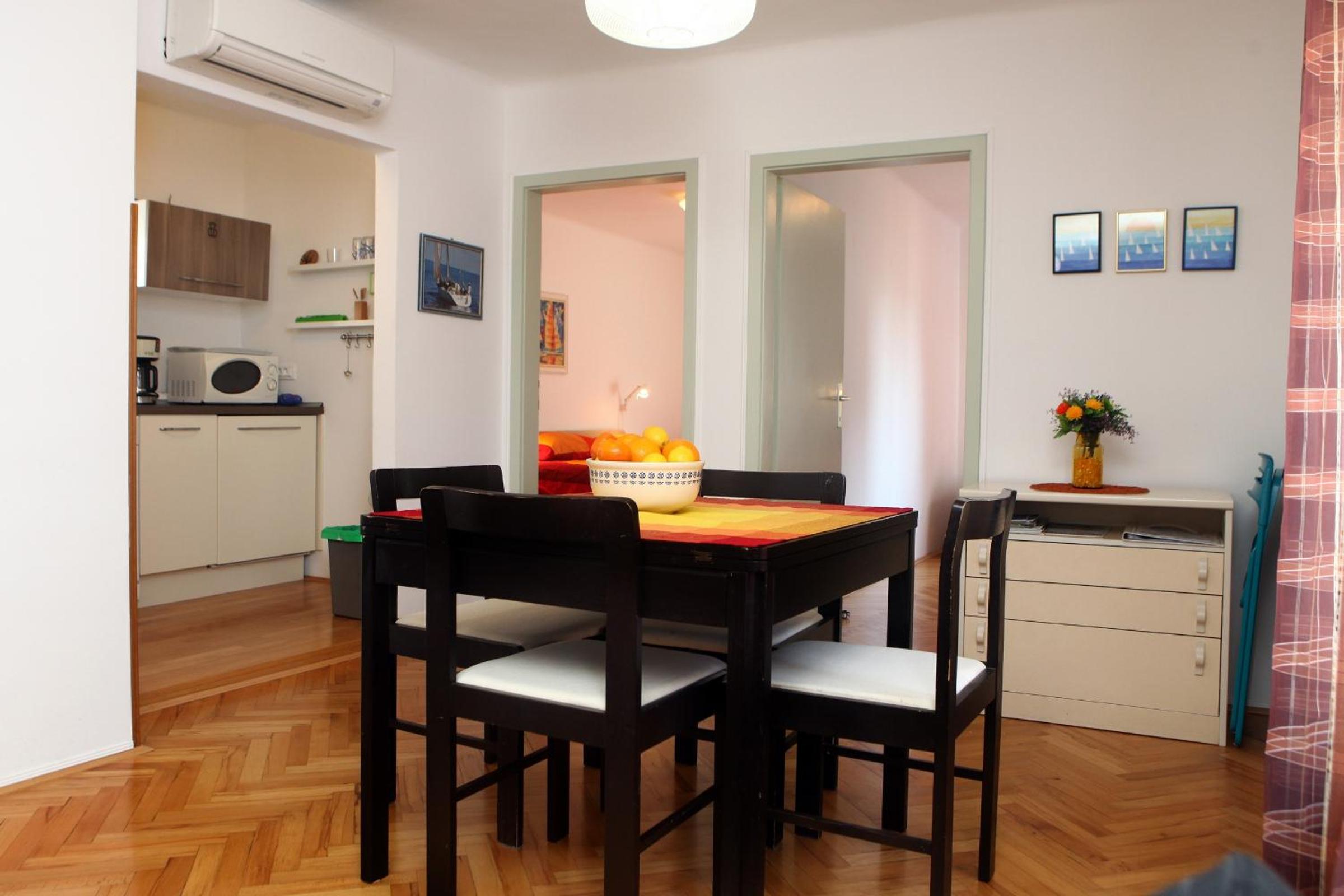 Spacious Piran Central Apartment for 5 Pax BG view 2