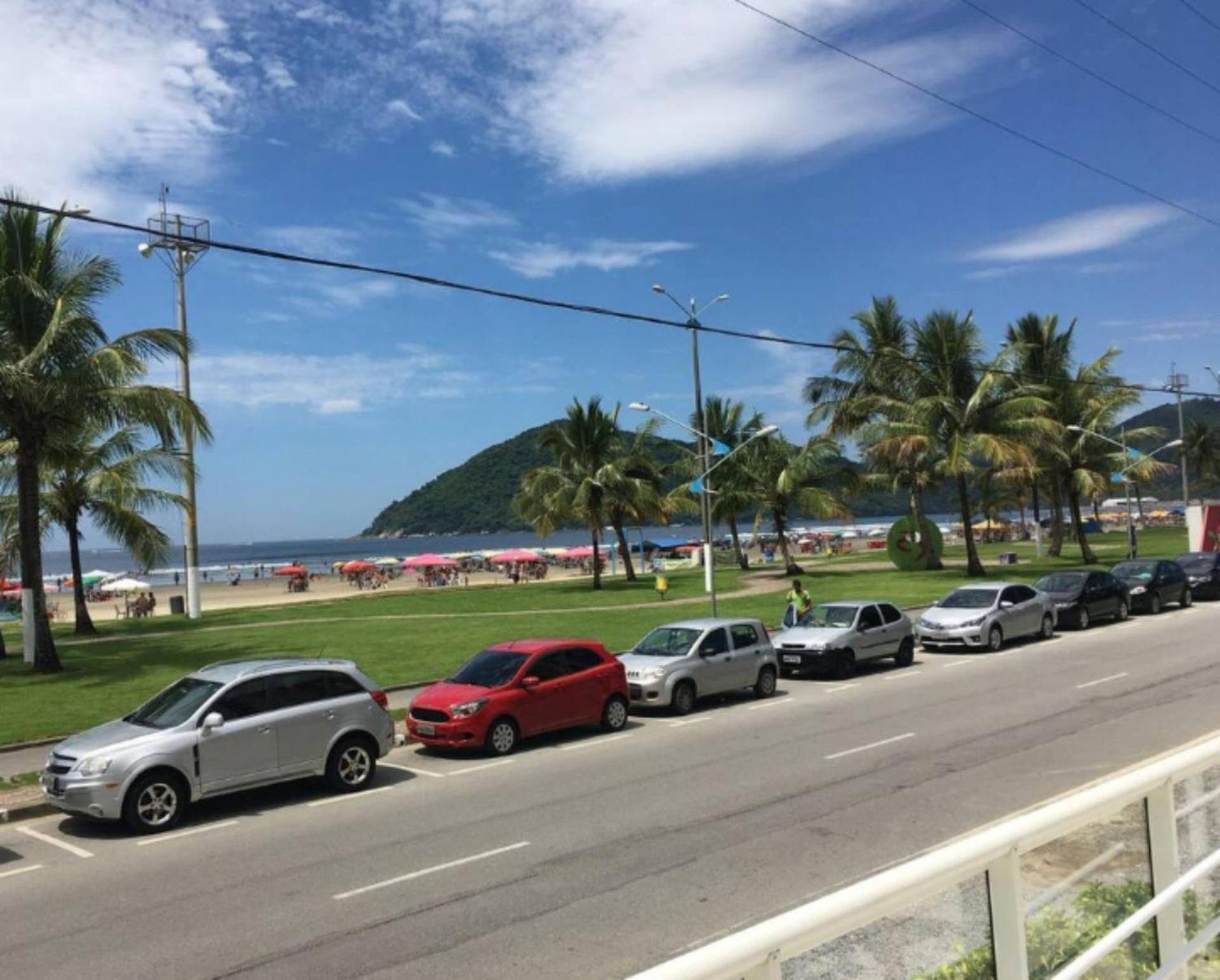 Home Ap Cinema Frente Mar em Bertioga