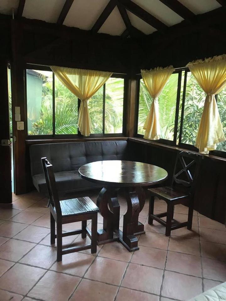 FLOR DE PARAISO BUNGALOWS