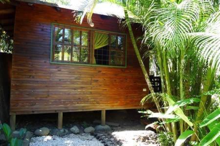 FLOR DE PARAISO BUNGALOWS