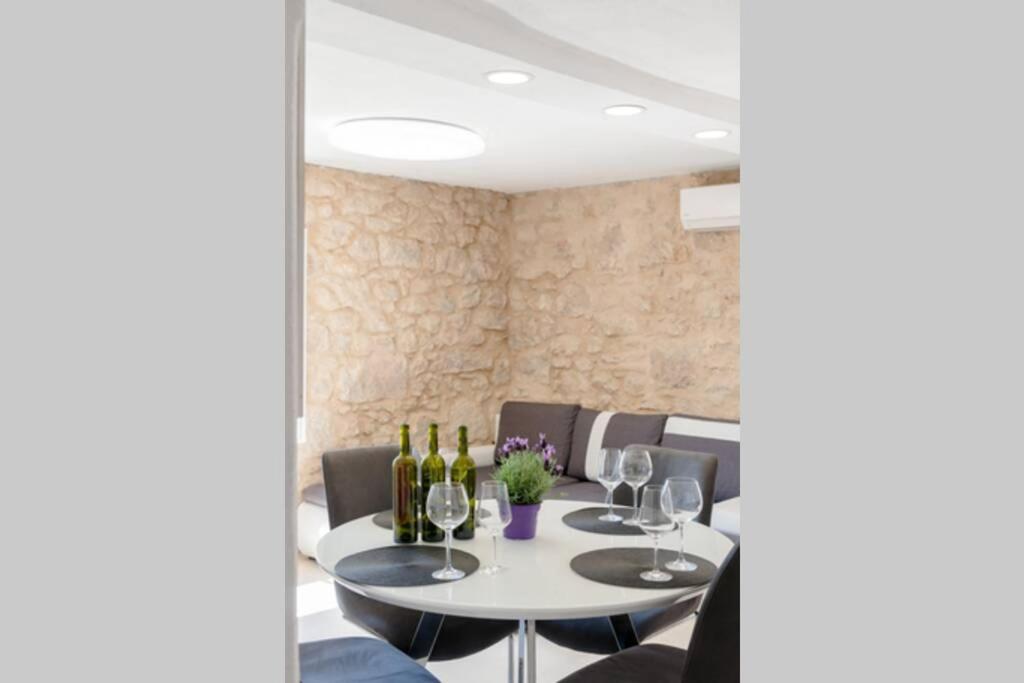 Ladovina, Relaxing Enviroment with a Modern Apartment in a Old Stone House view 4