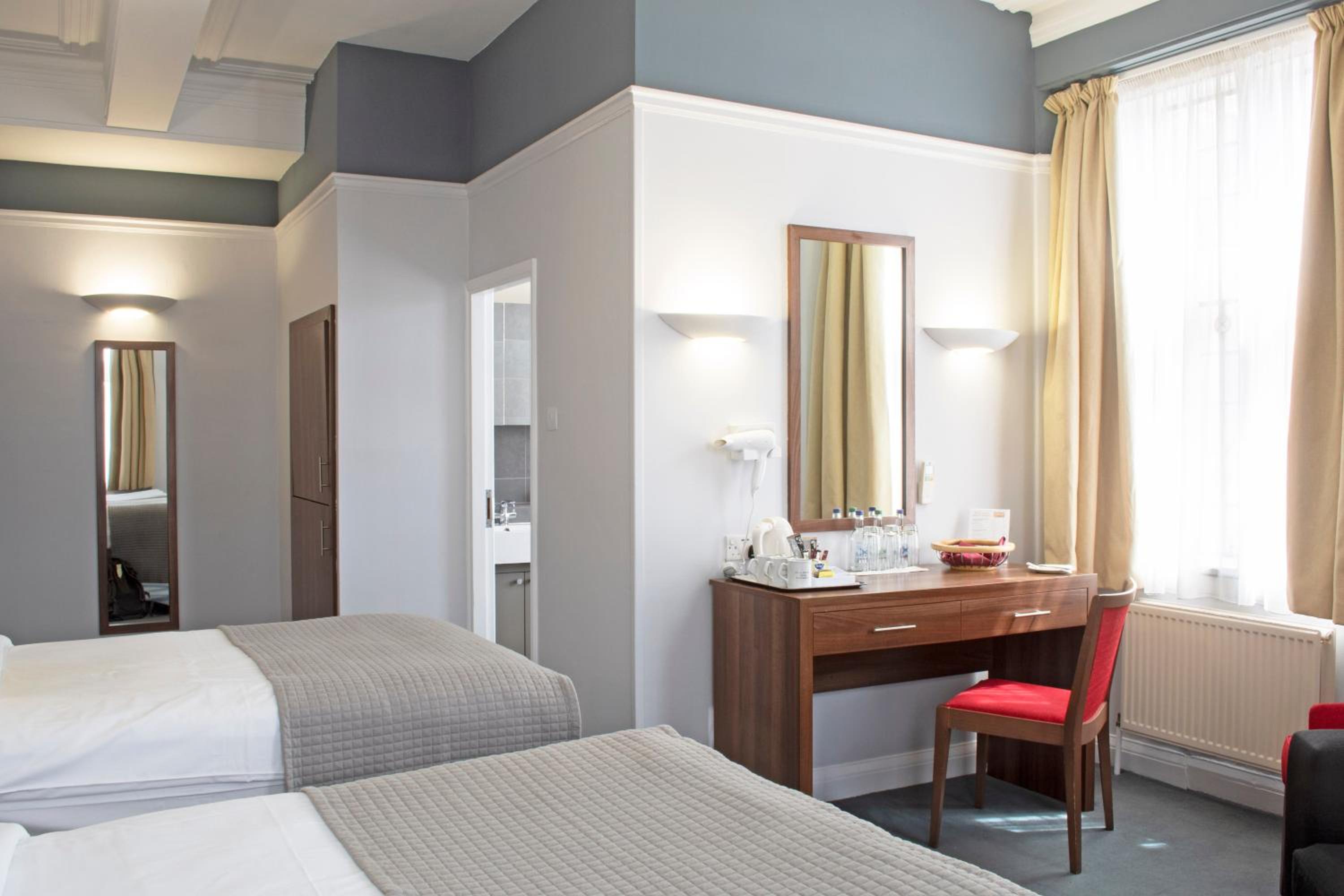 Oxford Vacations - Royal Oxford Hotel - Property Image 16