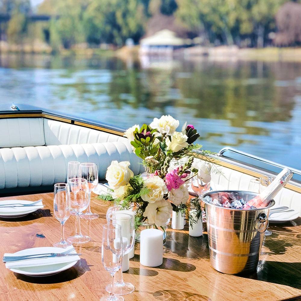 Exquisite Pont de Val Riverside Escape Apartment