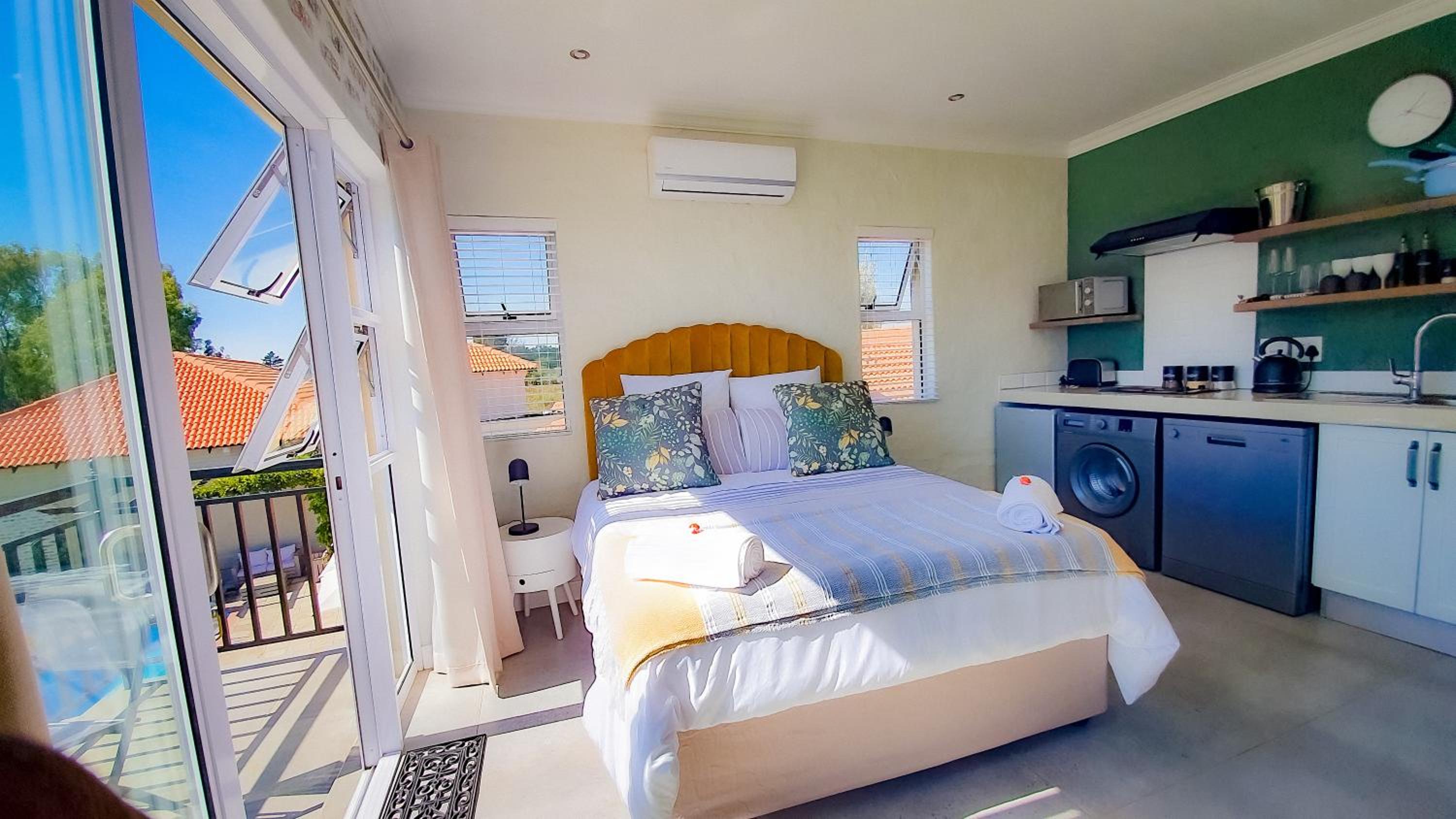 Exquisite Pont de Val Riverside Escape Apartment