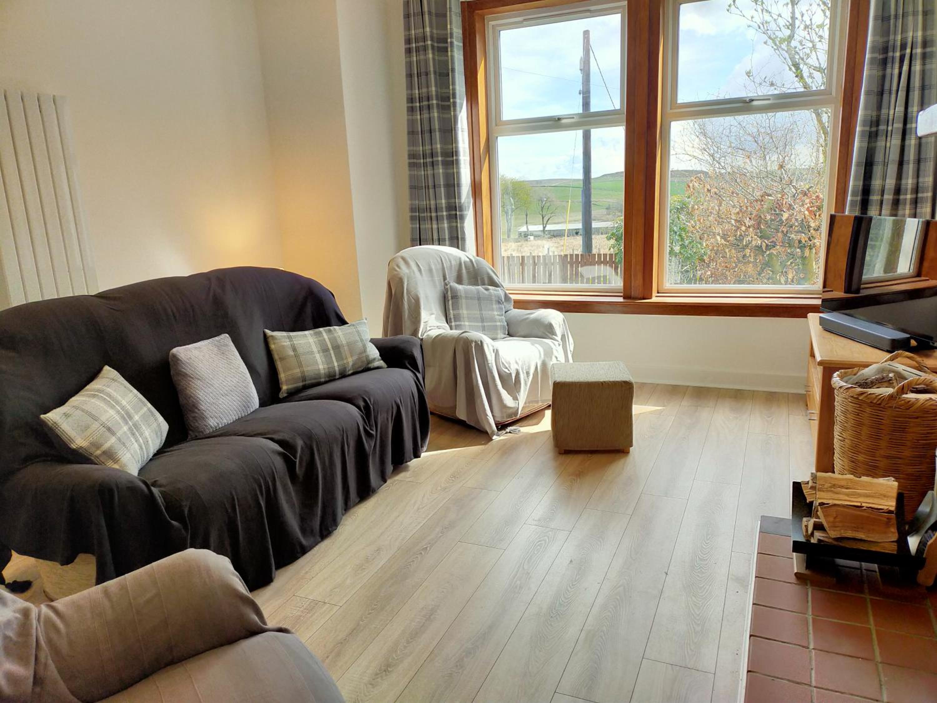 Buckieburn - self-catering - rural view 2