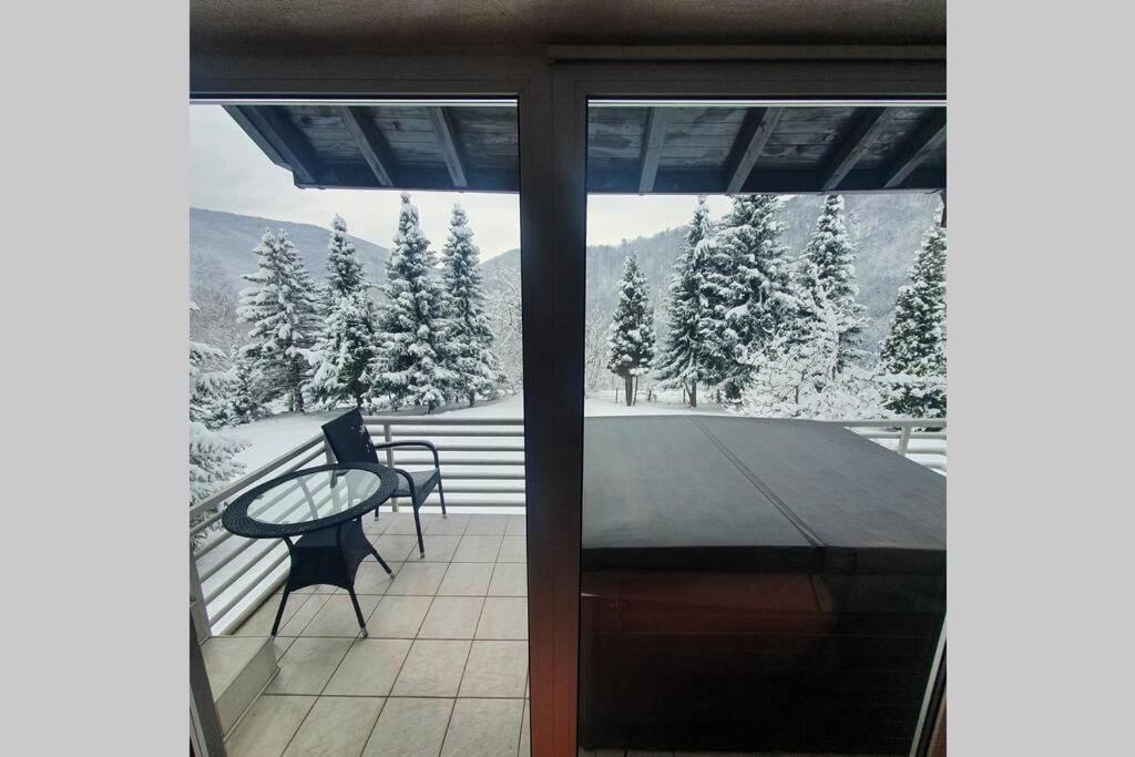 WOLF'S PLANE Luxury Isolated Mountain House for Digital Nomads