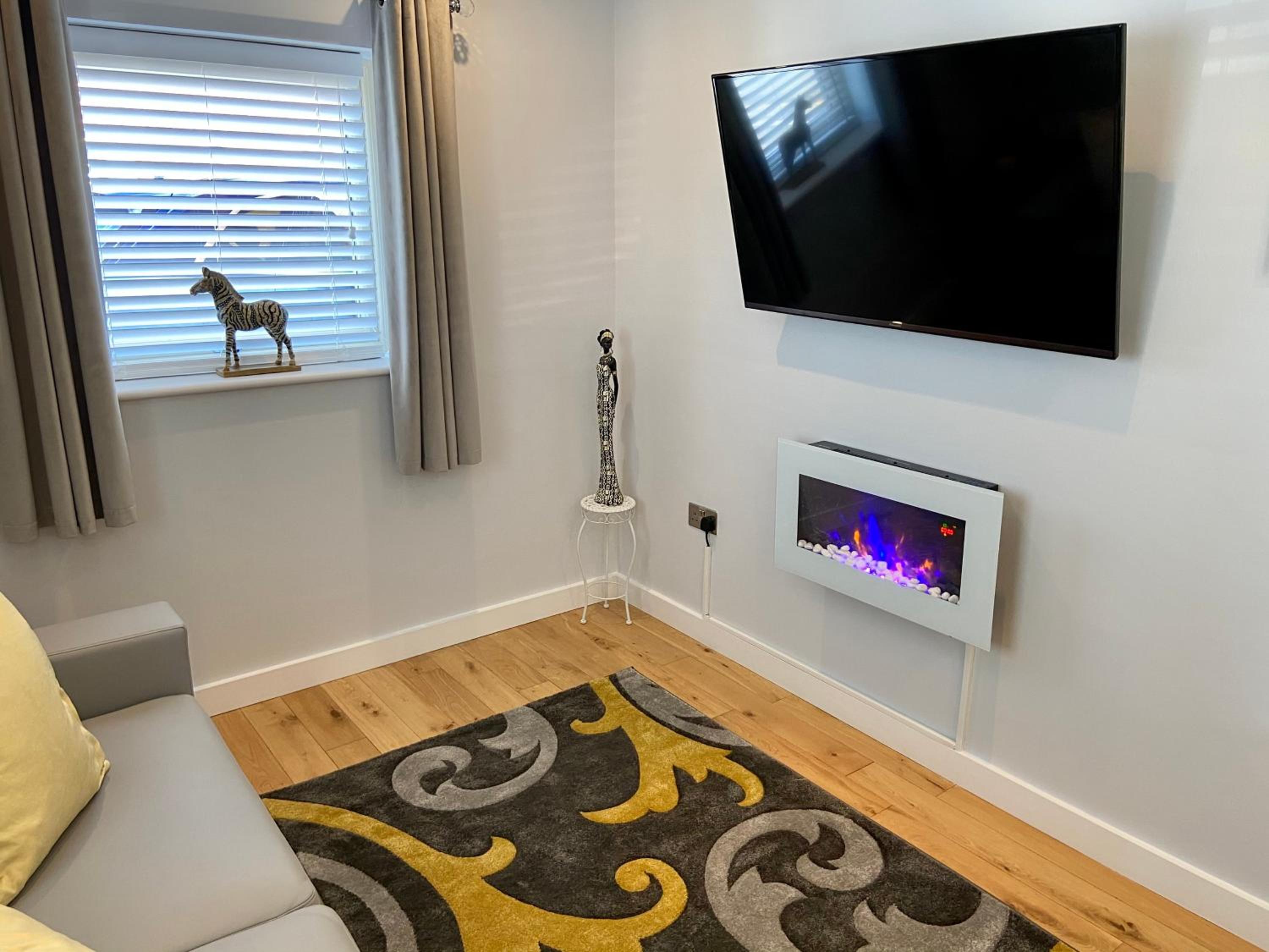 Detached one bedroom house near to castle and cathedral view 2