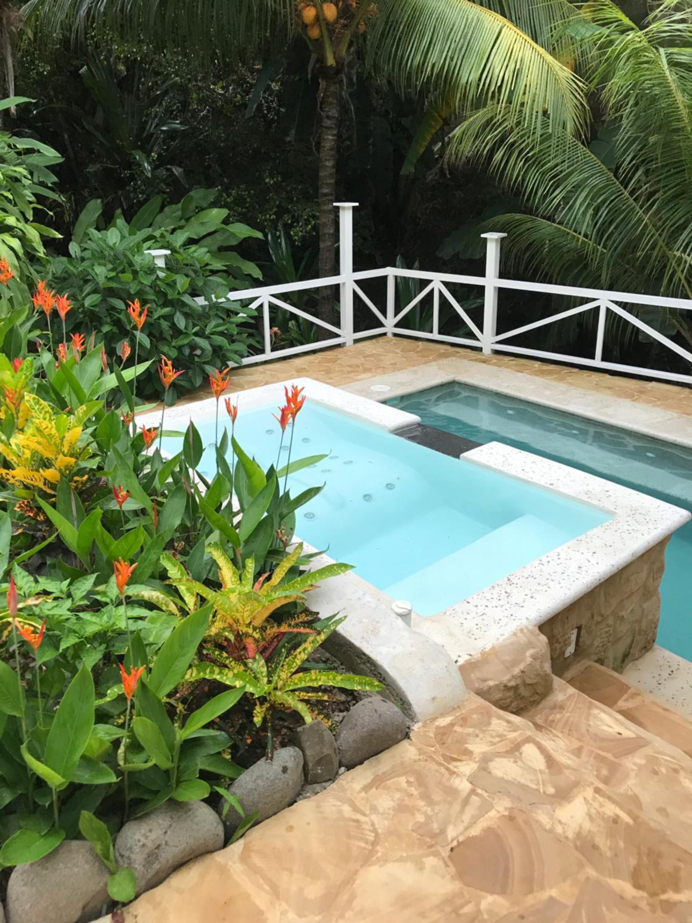 FLOR DE PARAISO BUNGALOWS