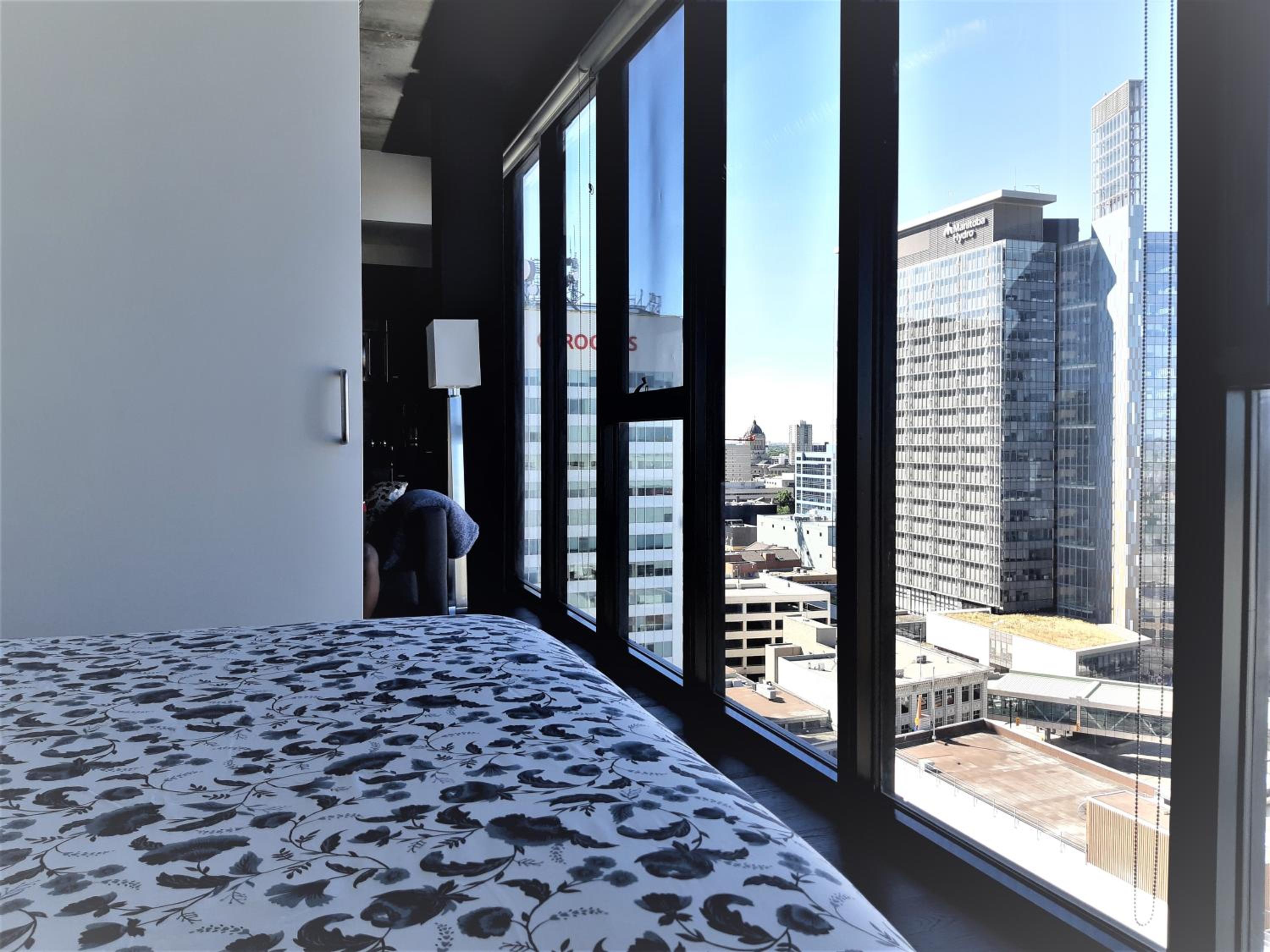 Cozy Skyline Condo in Downtown, across Canada Life Centre view 5