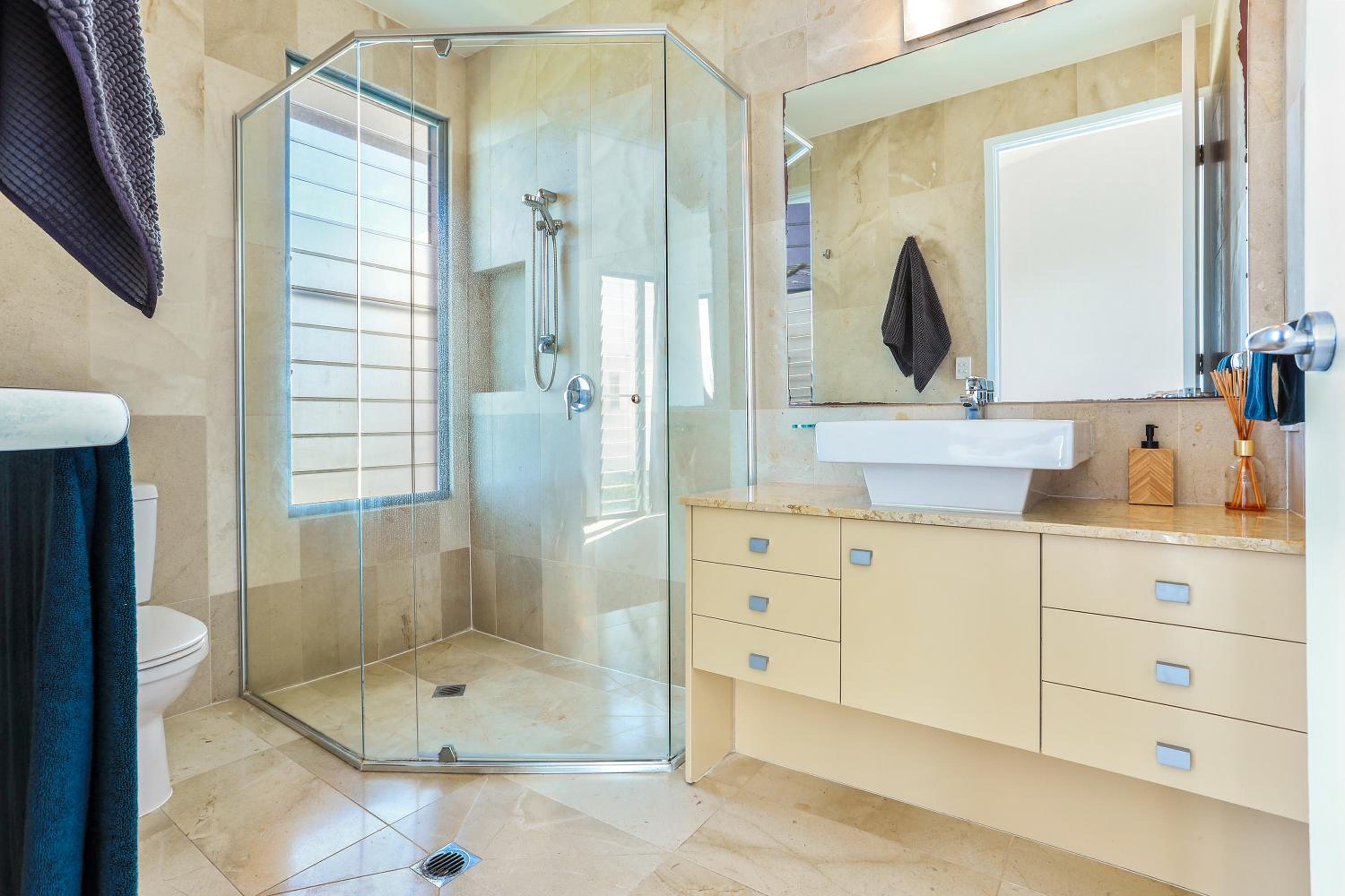 Indulgent beachside luxury, Sunrise Beach