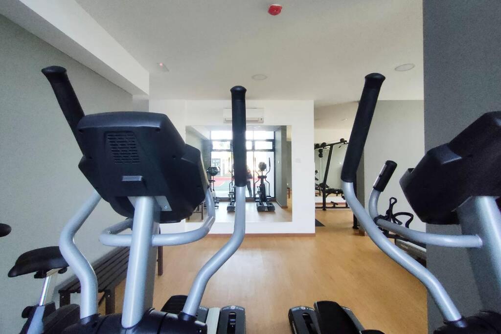 Astetica Pool & Lake View High Floor 200mbps Wifi Netflix photo 5