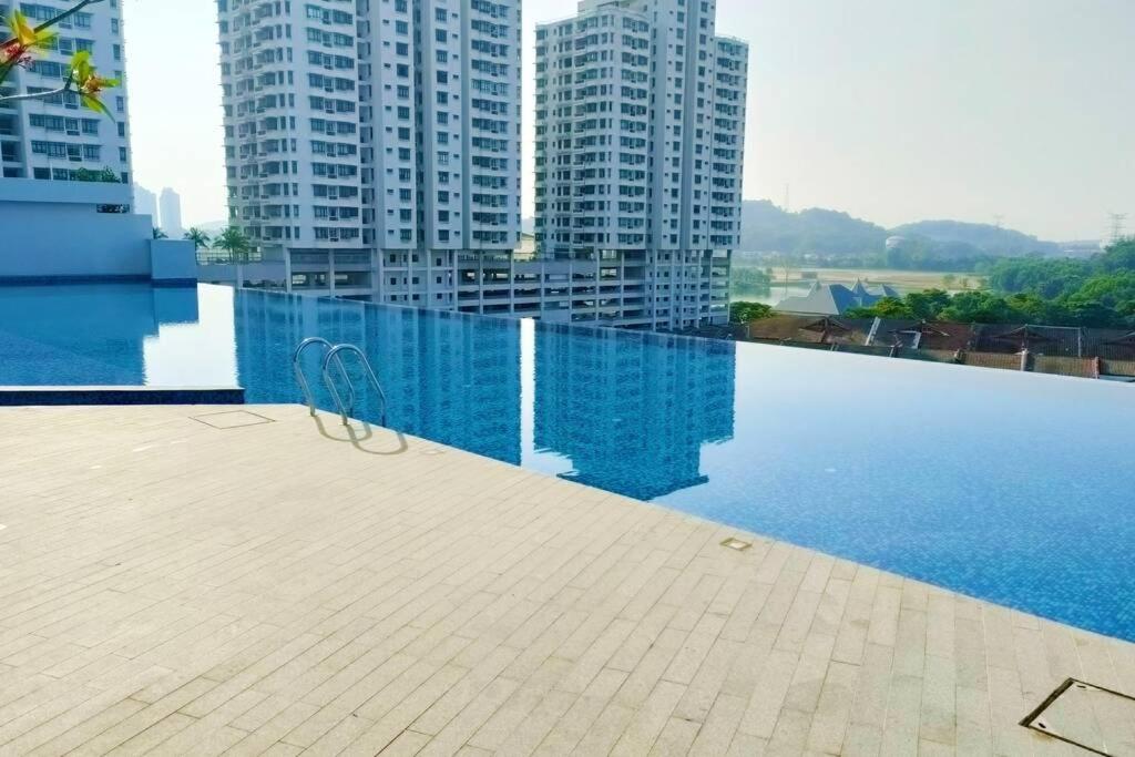Astetica Pool & Lake View High Floor 200mbps Wifi Netflix photo 3