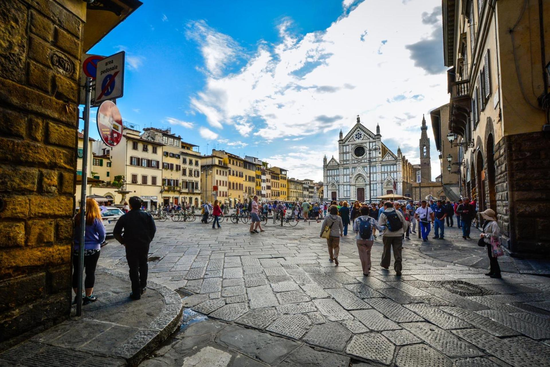 Historic center! Charming traditional Florentine building - AC,WiFi - By LikeHomeFlorence
