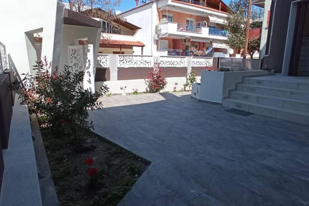 Aretoysa Center Luxury Suites 2 view 3