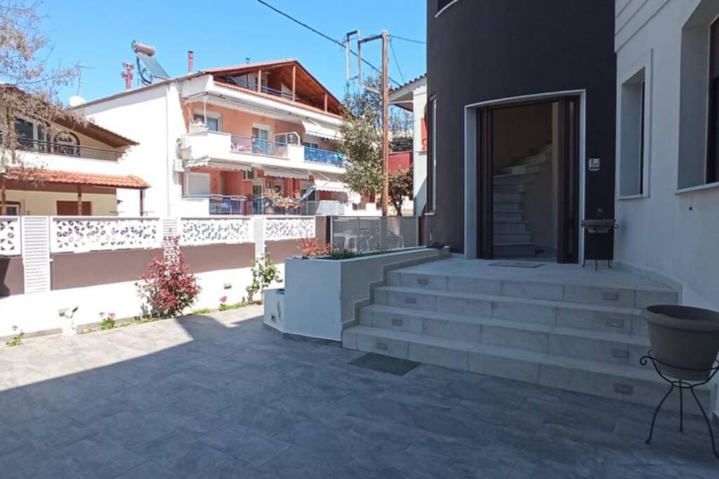 Aretoysa Center Luxury Suites 2 view 4