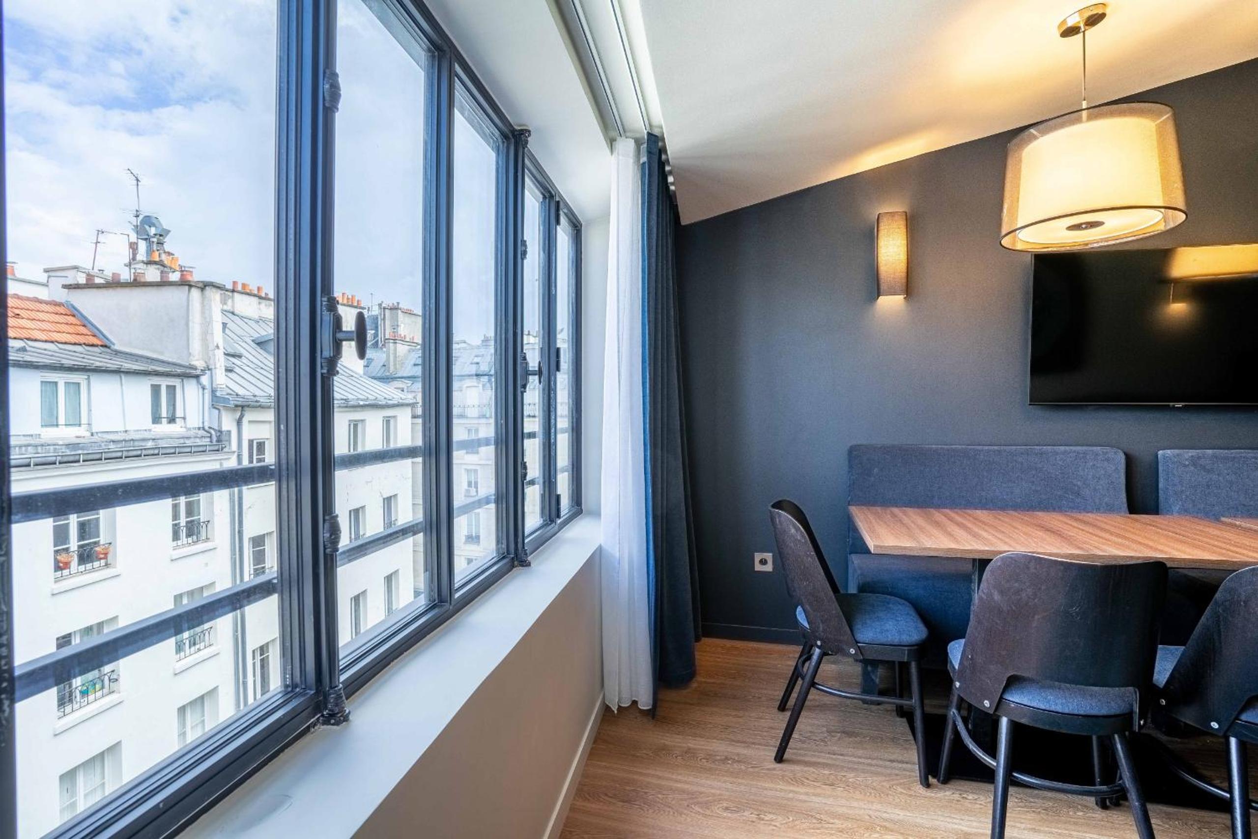 135 - Urban Five Star Apartment in Center of Paris