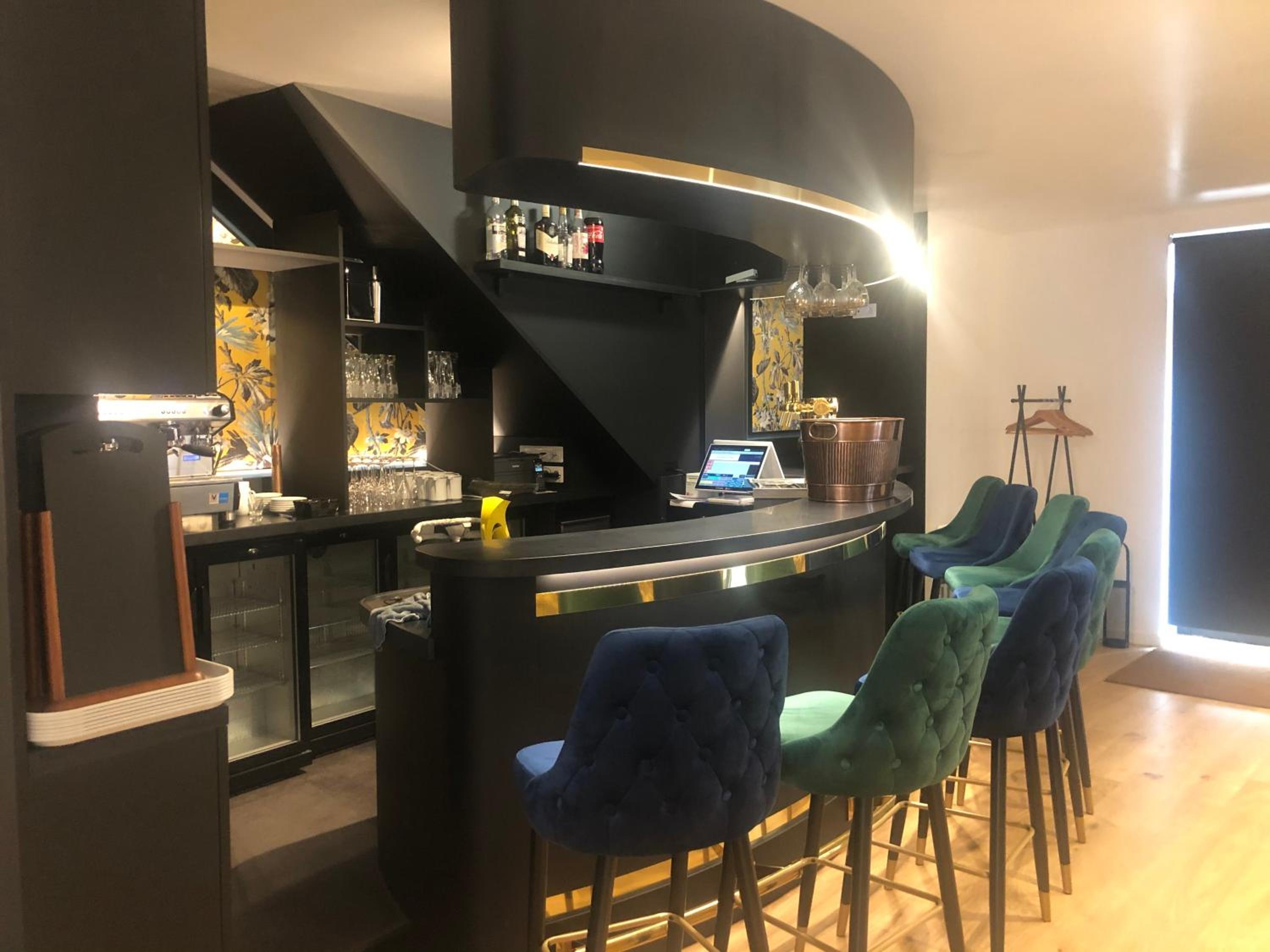 bar