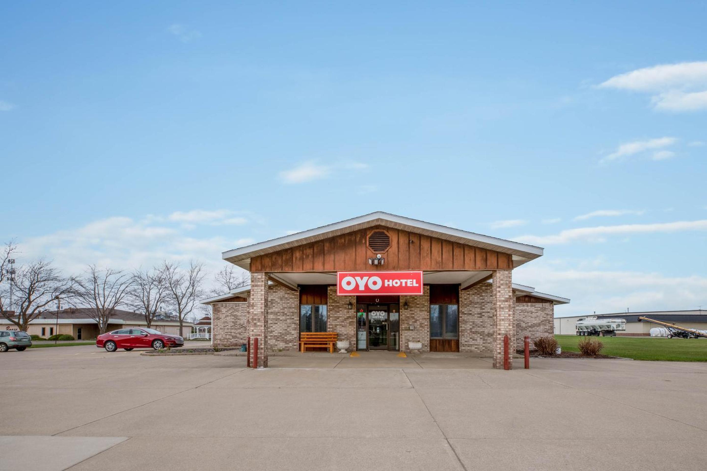 OYO Hotel Chesaning Route 52 & Hwy 57 view 2