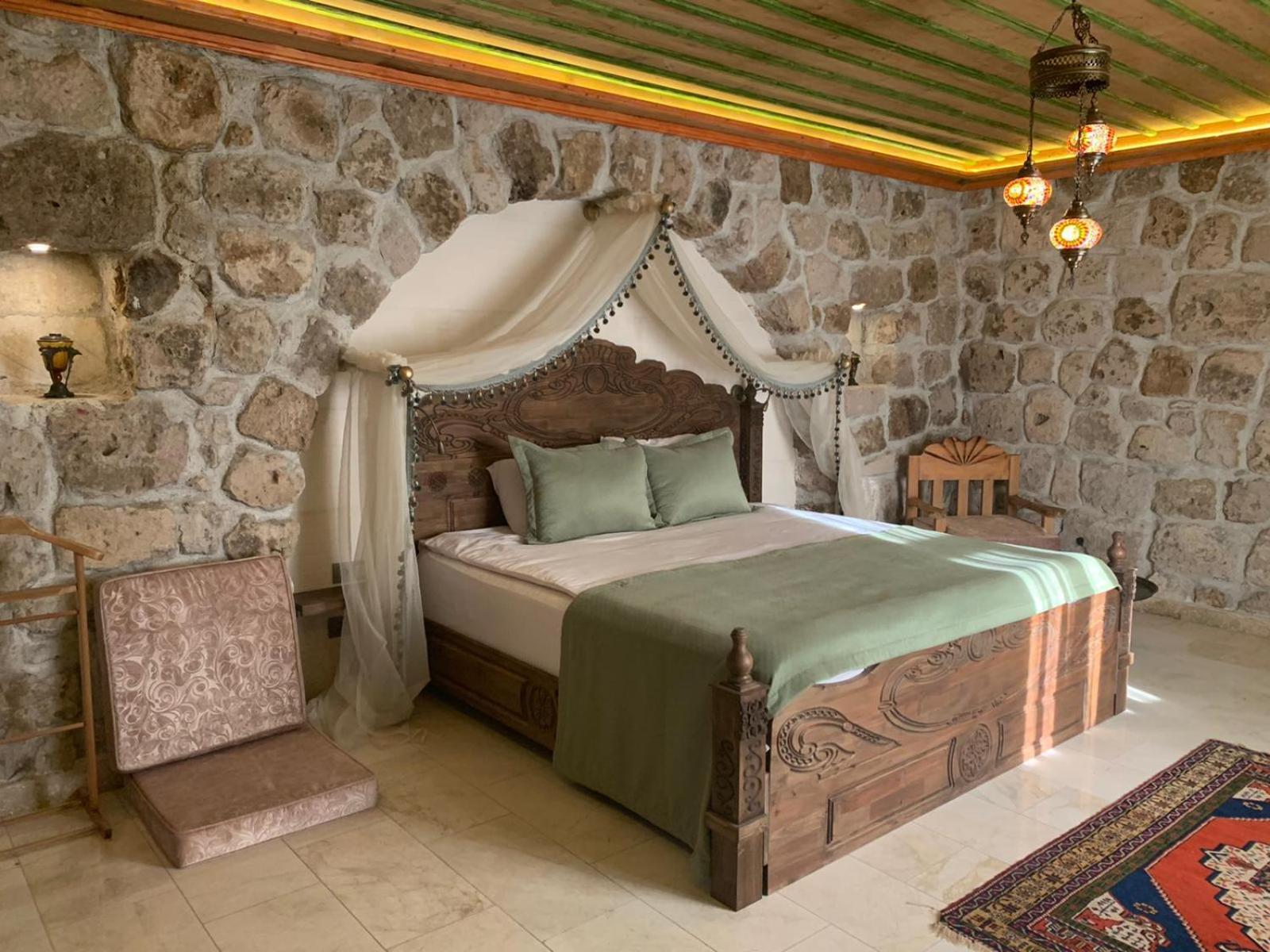 Walnut House Otel - Image 15