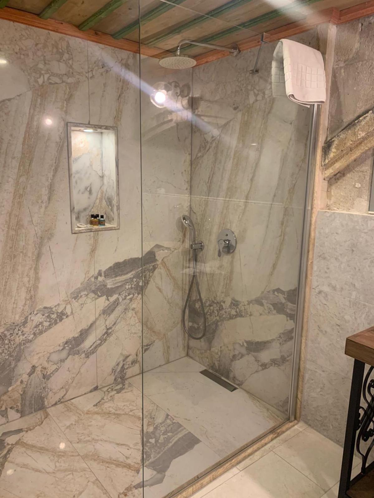Walnut House Otel - Image 48