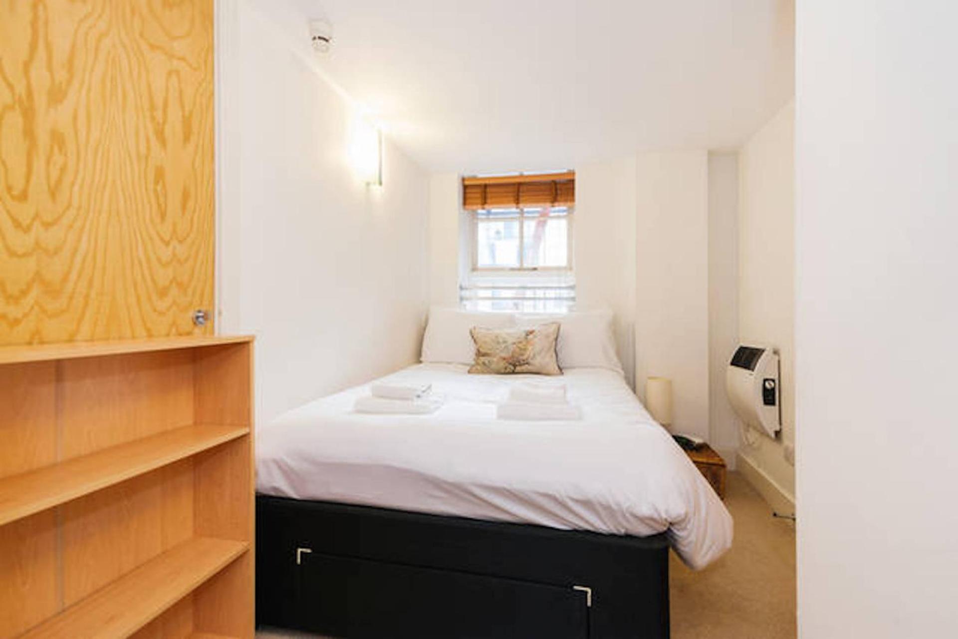 Central 2-Bed, 2-Bath Sanctuary near Holborn Station, Covent Garden & West End