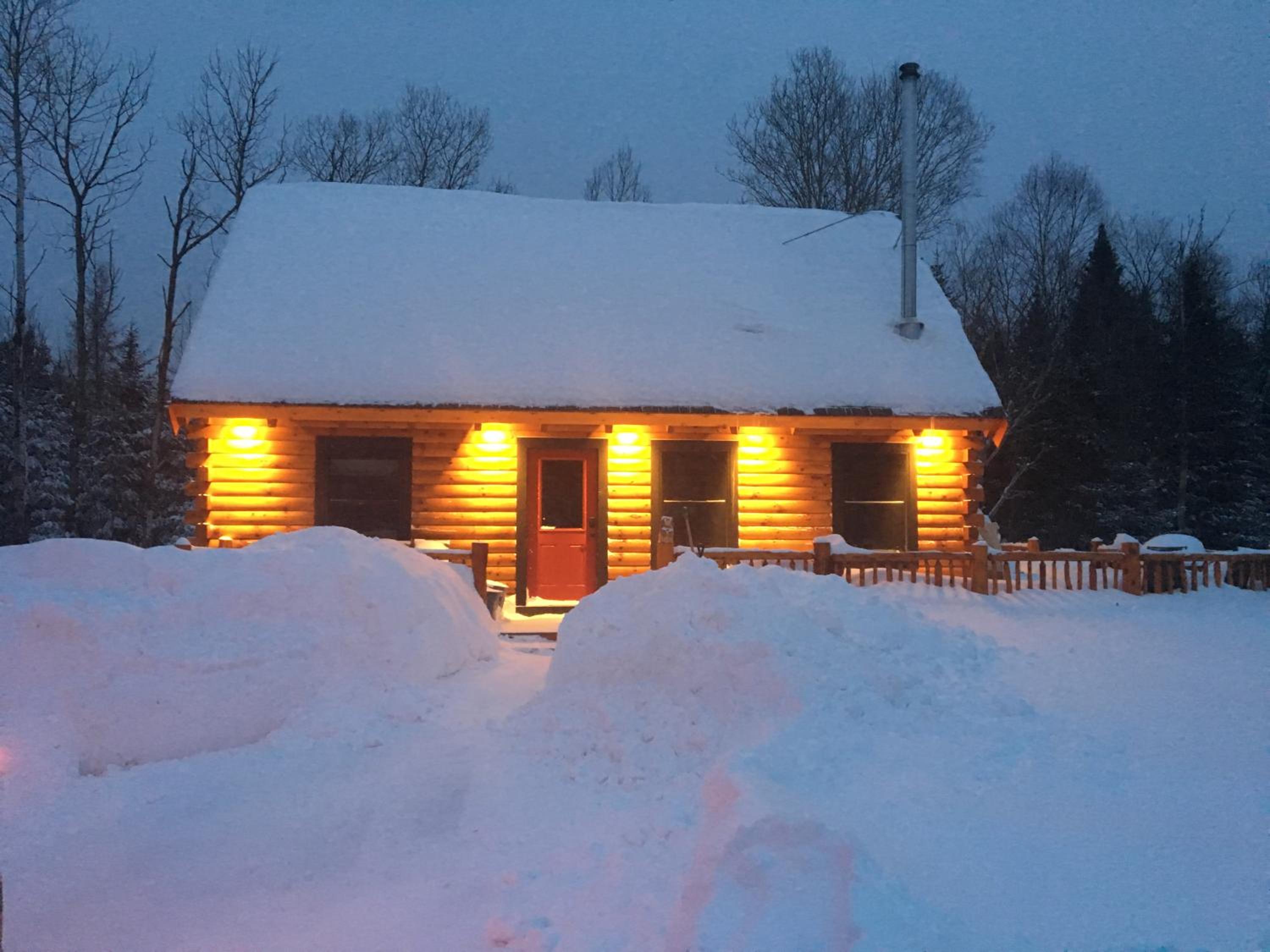 Hotel Bc Log Cabin With Private Beach, River, Fire Pit, Ac, Wifi, Onsite Trails, Ski Slope Views!