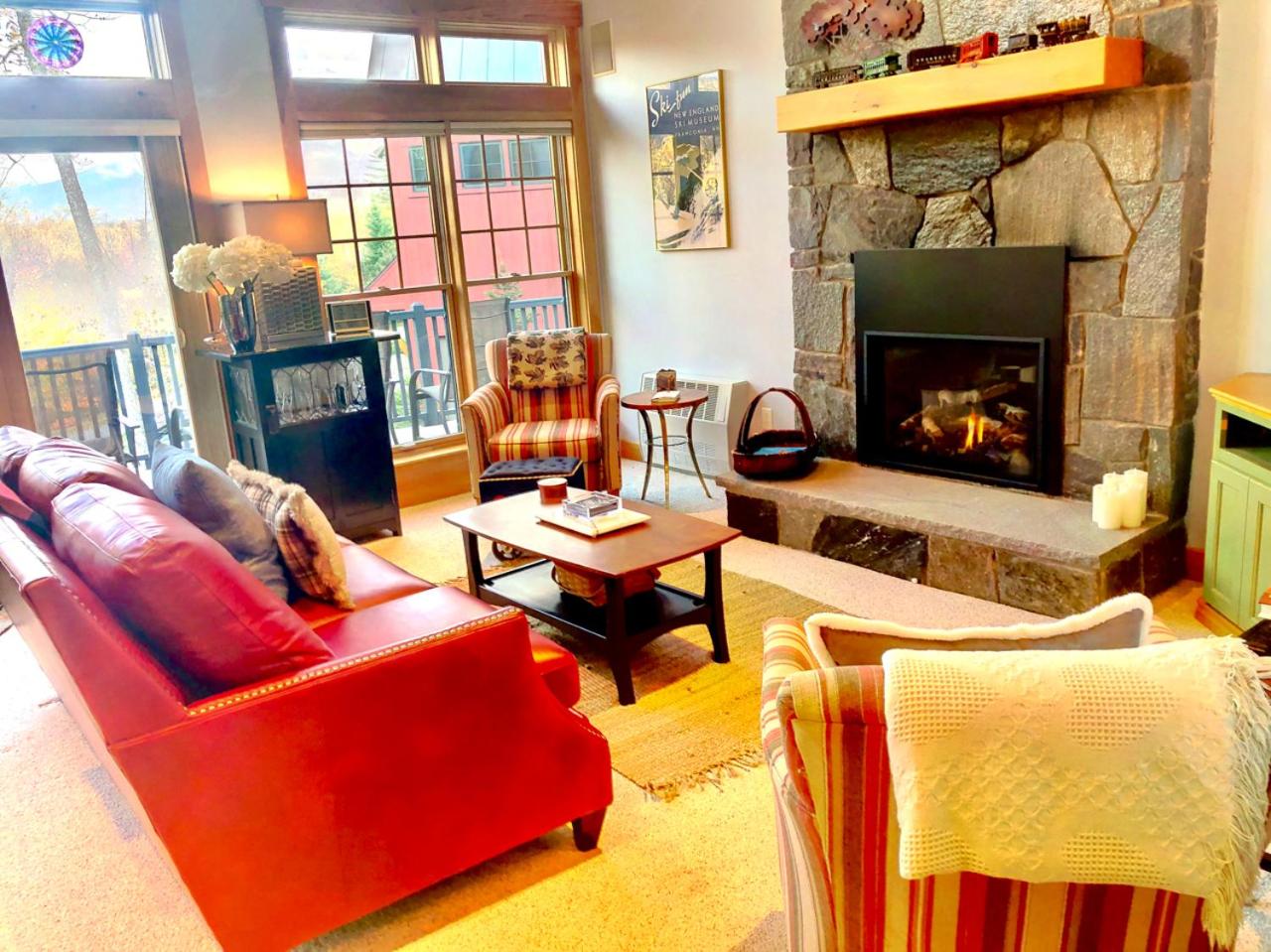 E5 Beautiful Bretton Woods slopeside home amazing views of Mount Washington Hot Tub AC view 5