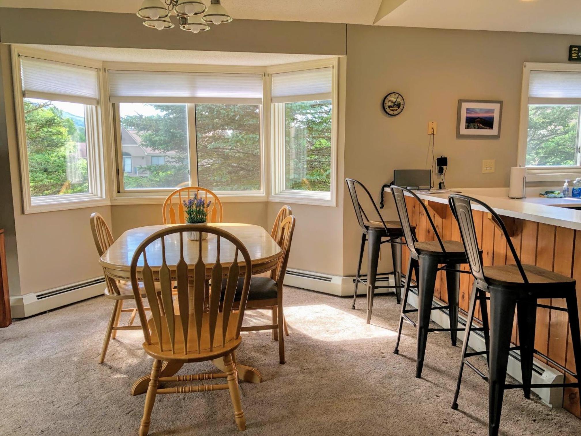 F3 Fairway Village Condo with great mountain views, 8 minute walk from Omni Mount Washington Hotel! view 3