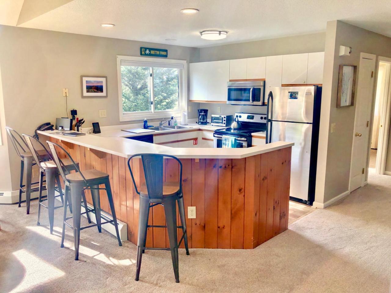 F3 Fairway Village Condo with great mountain views, 8 minute walk from Omni Mount Washington Hotel! view 4