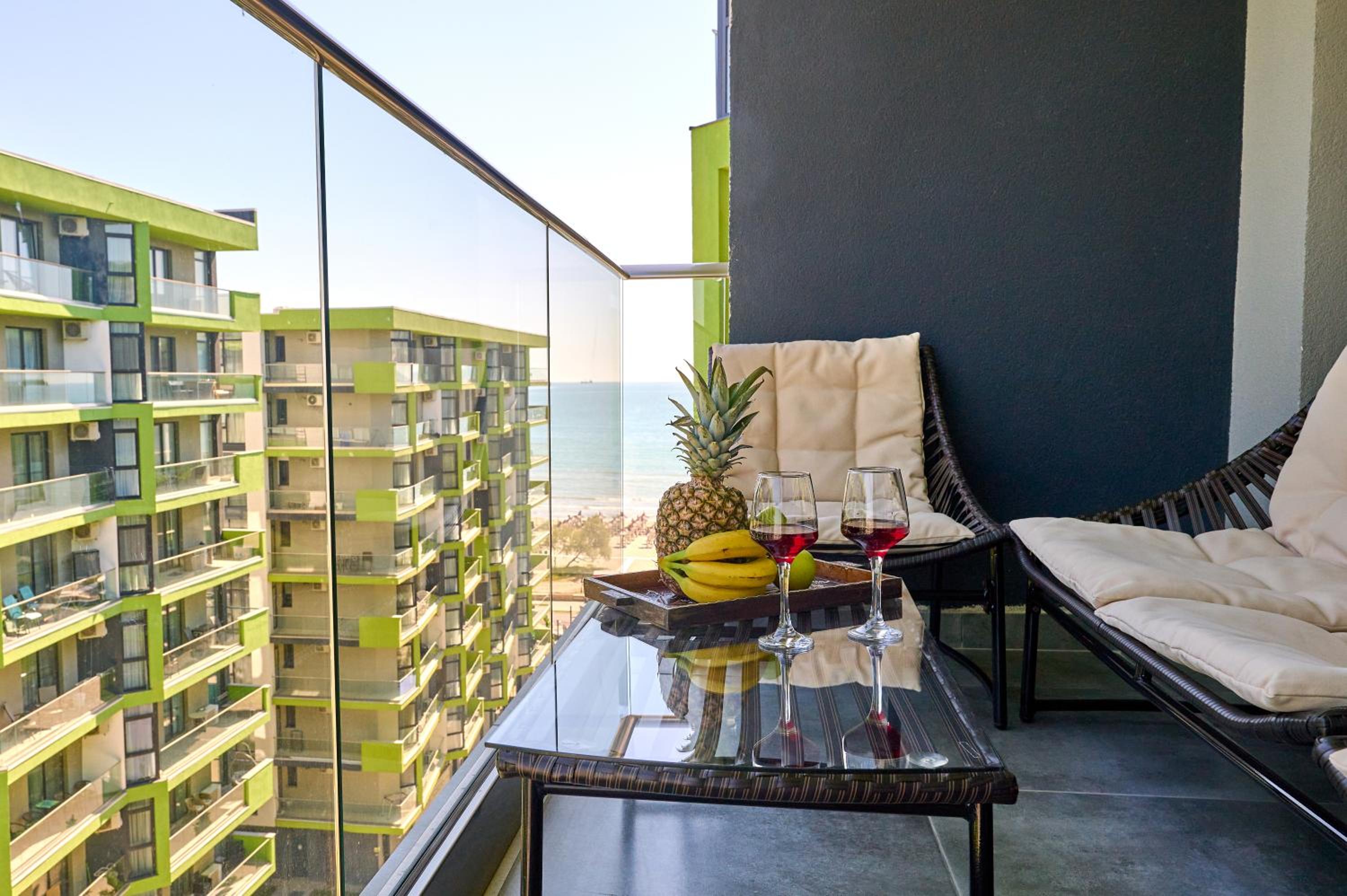Sea Shore apartments - Spa n Pools beach resort view 4