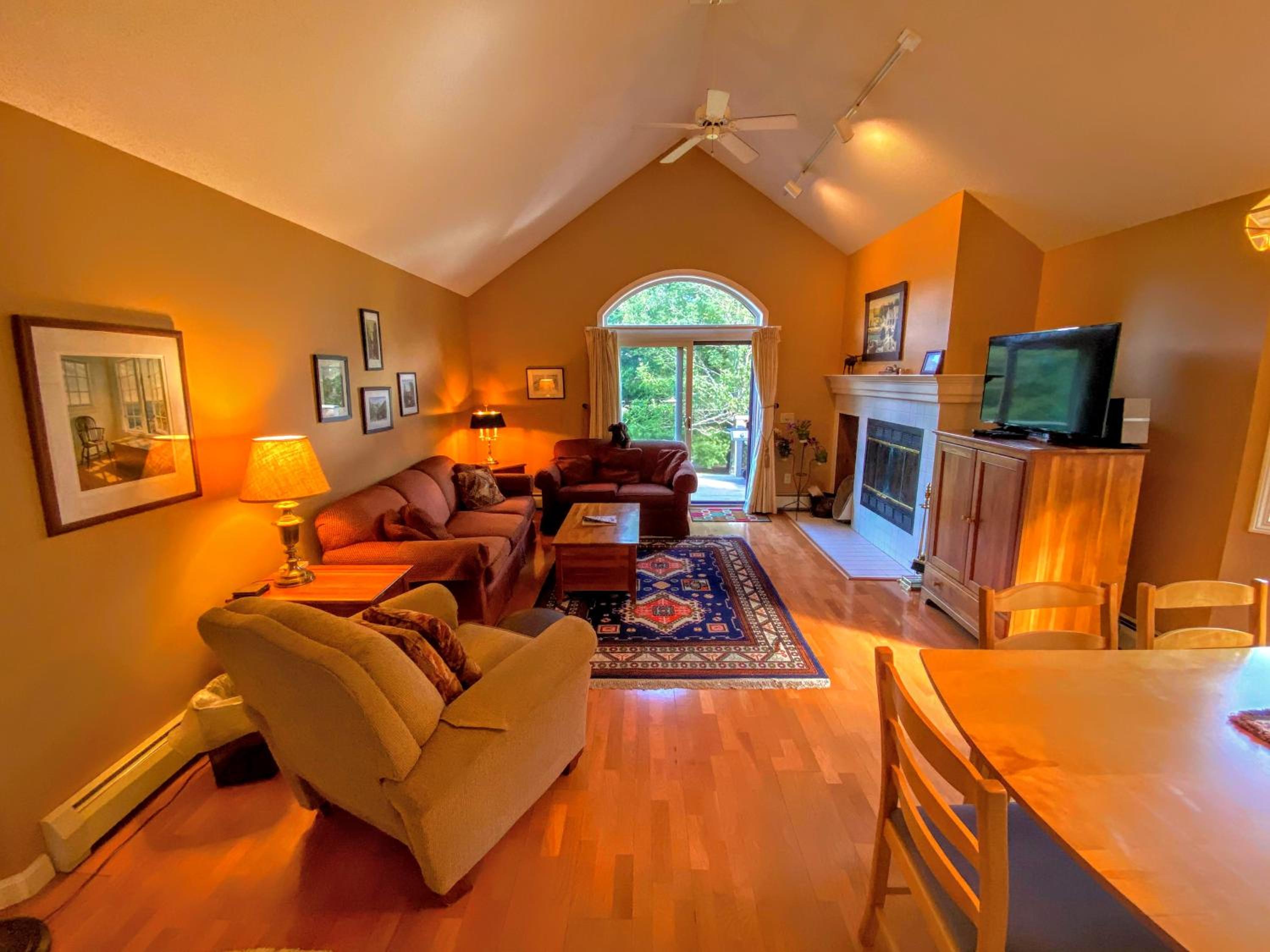 F6 Townhome with golf course and mountain views in Bretton Woods next to Mt Washington HotelF6 view 3