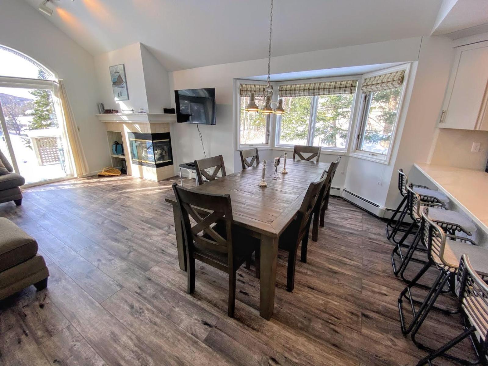 F7 Comfortable golf course townhouse within walking distance of Mount Washington Hotel