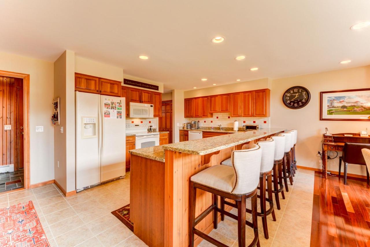 H4 Ski Slope Views! Bretton Woods condo with easy access to Mt Washington, Skiing, White Mountains! view 2