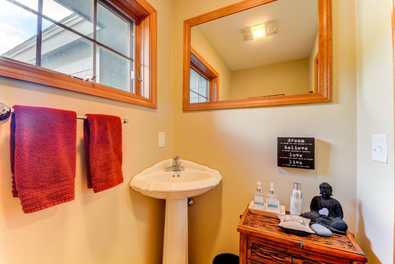 H4 Ski Slope Views! Bretton Woods condo with easy access to Mt Washington, Skiing, White Mountains! view 5