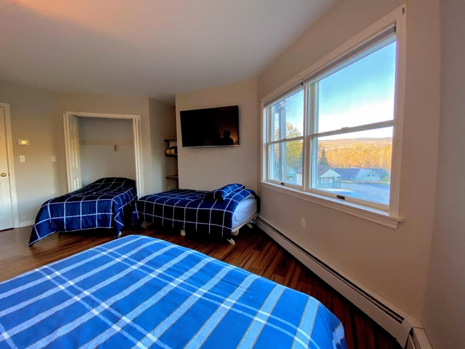 E7 Sunny Bretton Woods private home next to the slopes of Bretton Woods Hot Tub, Wifi