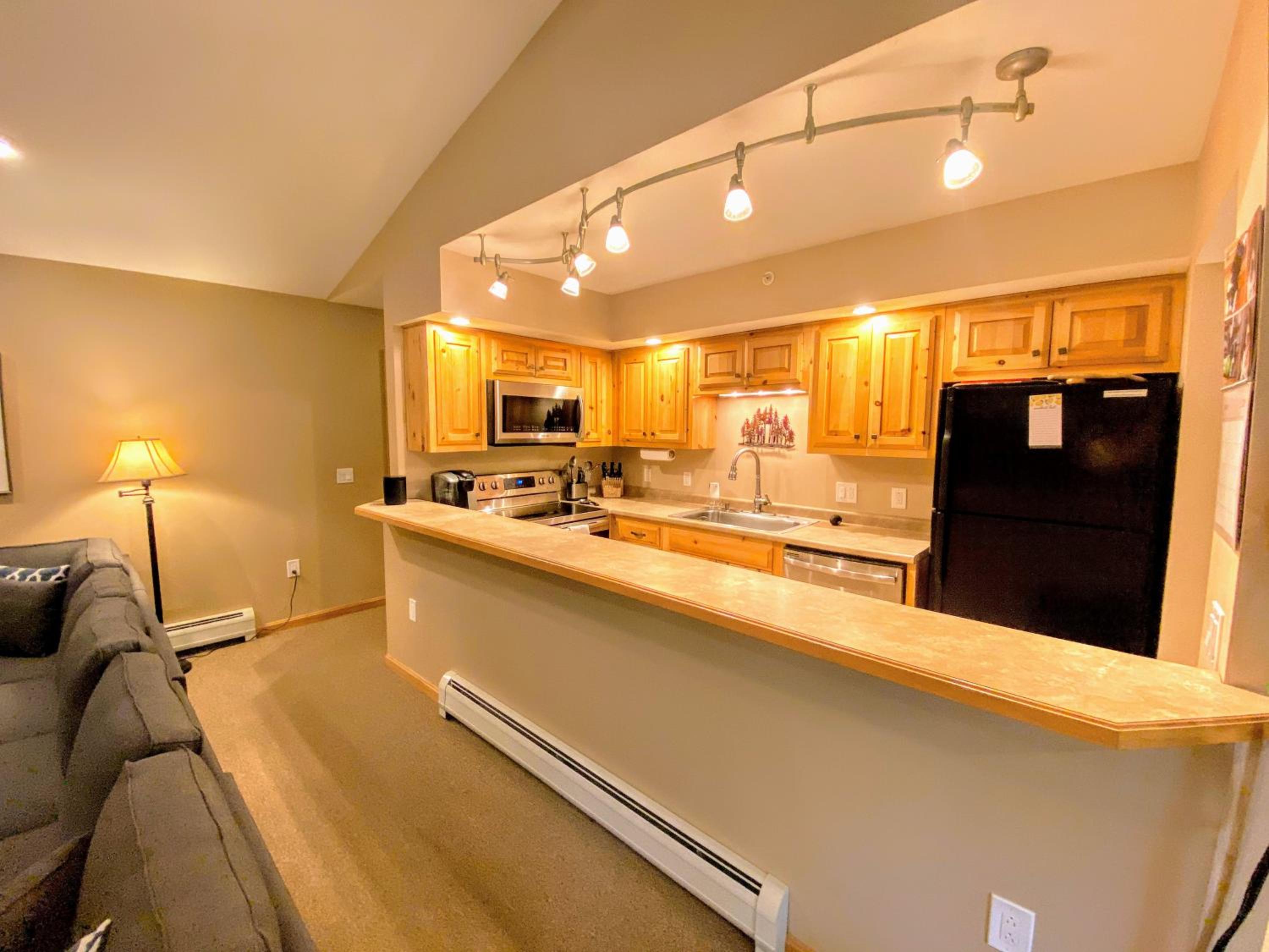 O6 Newly renovated with high class upgrades Great ski access boot warmer ski rack yard AC view 3