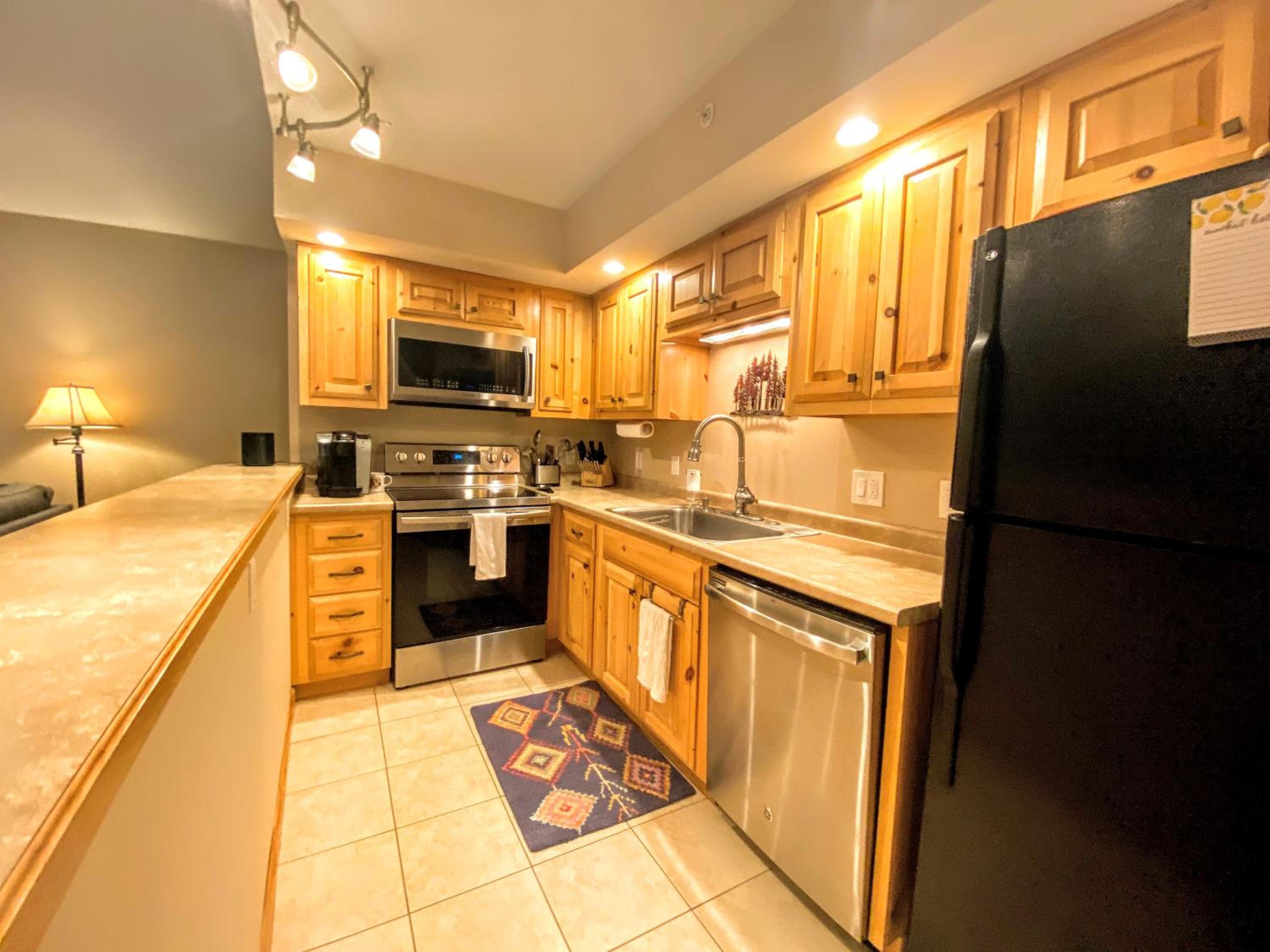 O6 Newly renovated with high class upgrades Great ski access boot warmer ski rack yard AC view 4