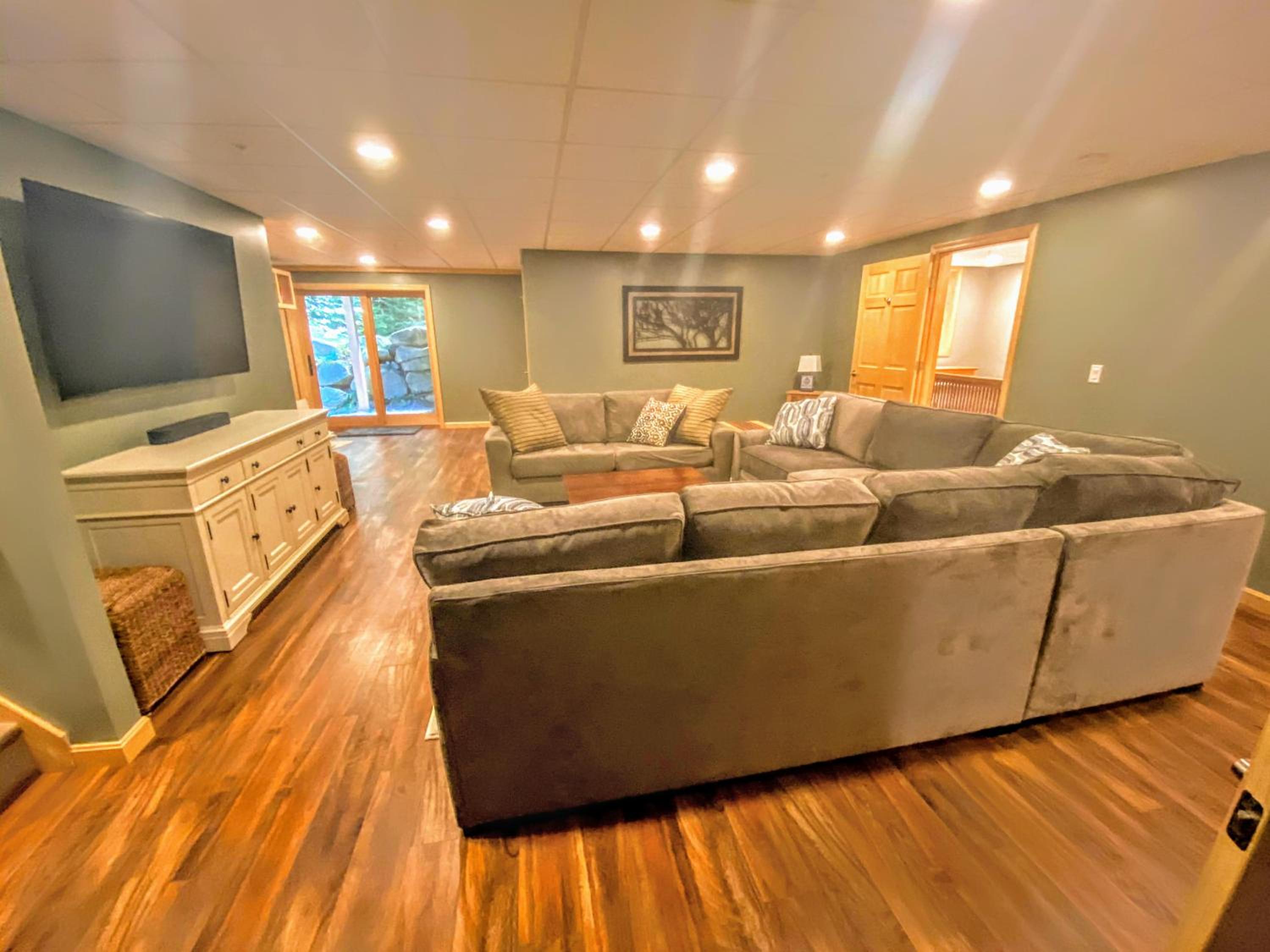 O6 Newly renovated with high class upgrades Great ski access boot warmer ski rack yard AC view 5
