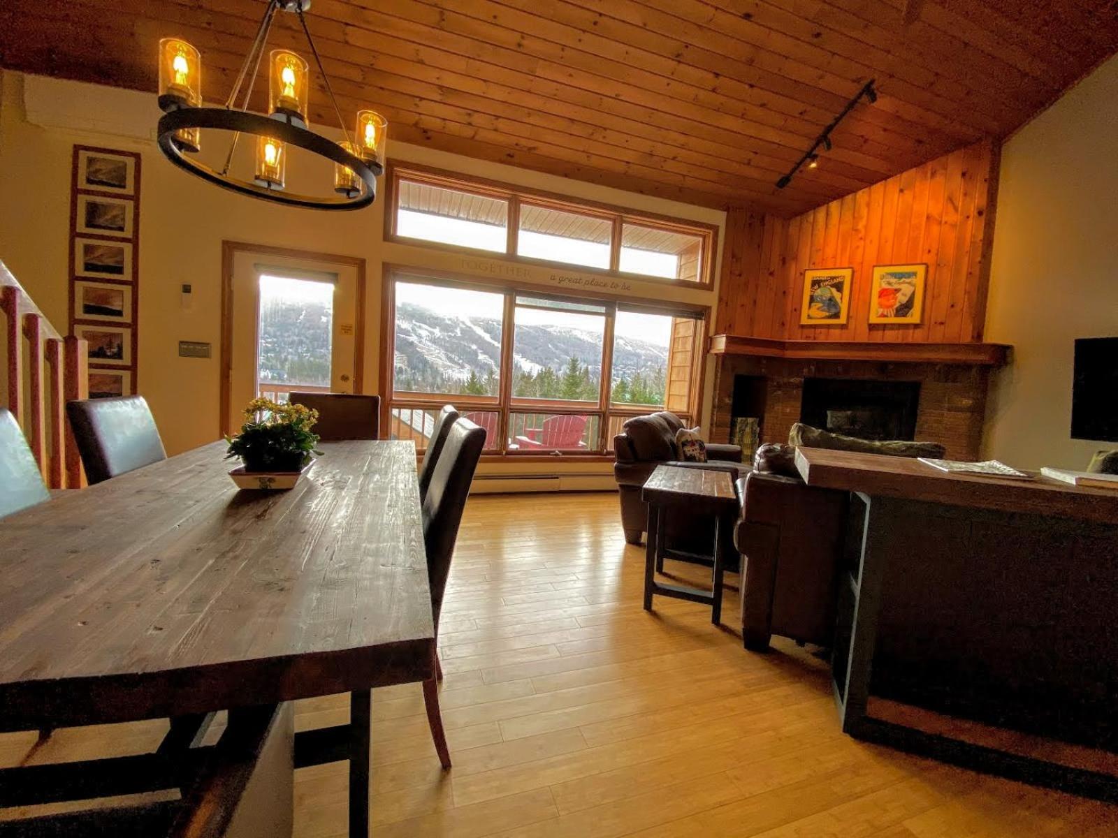 W5 AIR CONDITIONED Mount Washington Place townhouse with fireplace air hockey free and fast wifi view 4